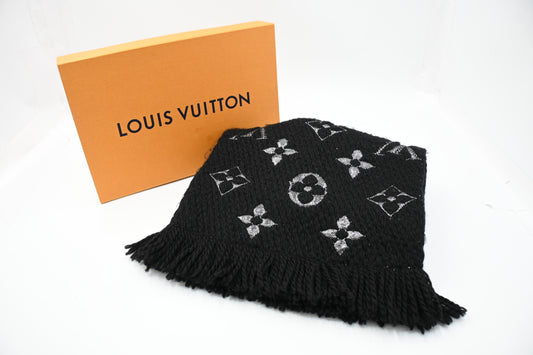 Louis Vuitton Metalized Scarf in Black Wool