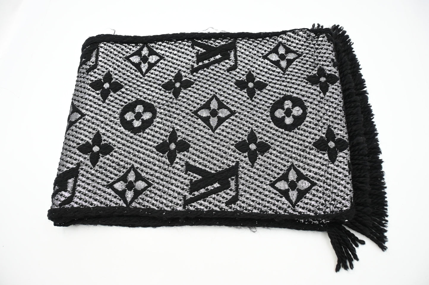 Louis Vuitton Metalized Scarf in Black Wool
