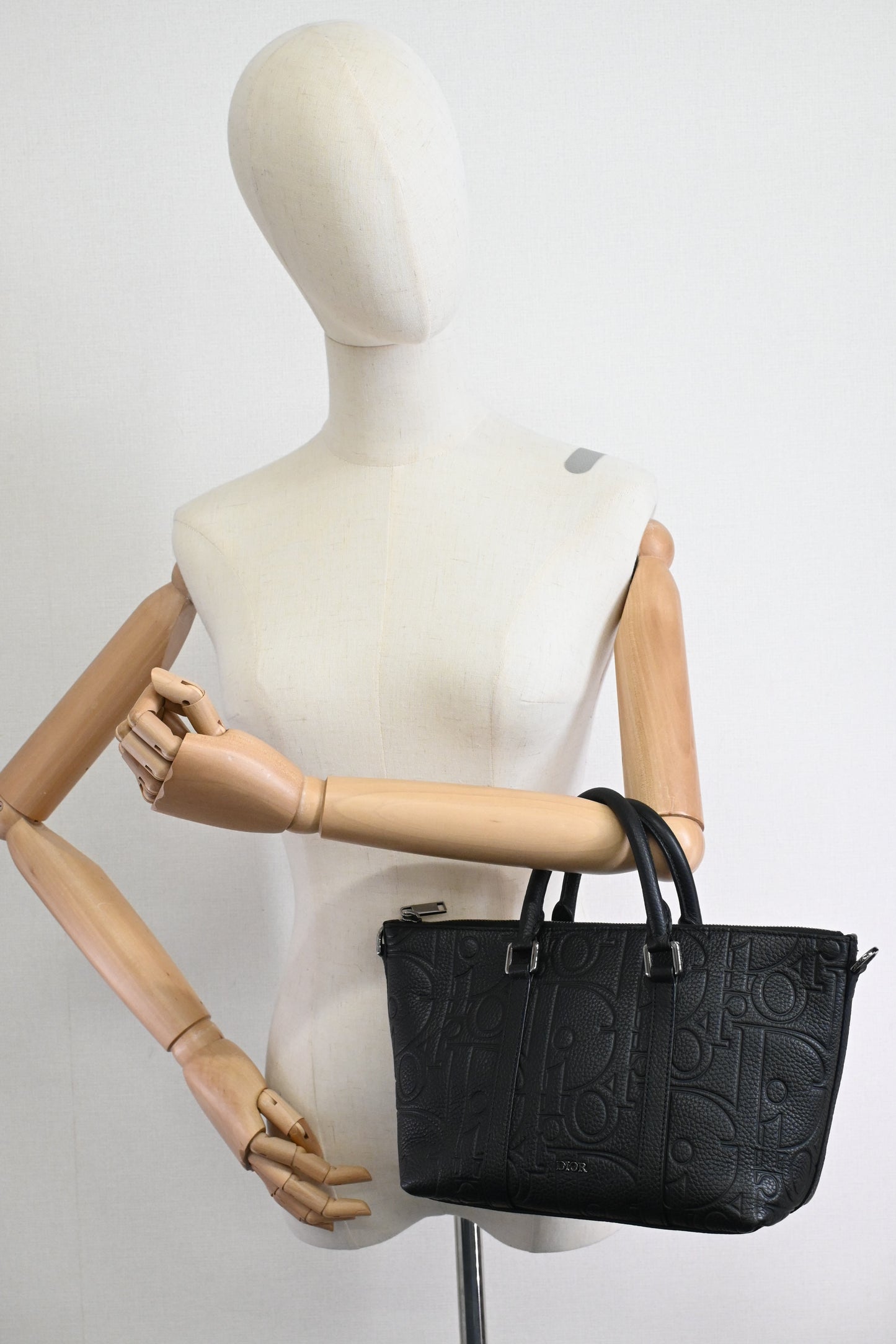 Dior Weekender 25 in Black Gravity Leather