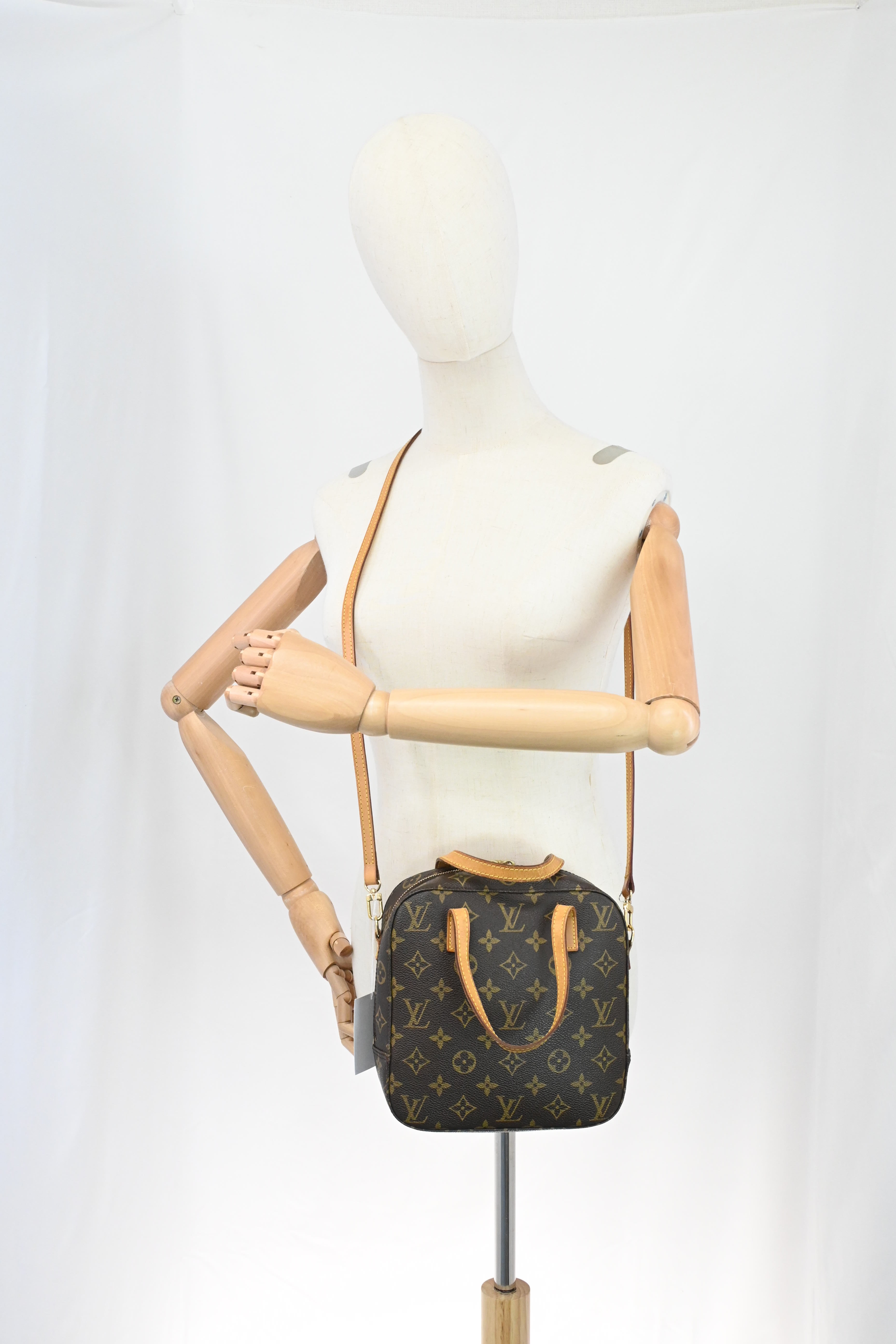 Louis Vuitton スポンティーニ Louis Vuitton Spontini in Monogram Canvas – Weekly Lux Drop