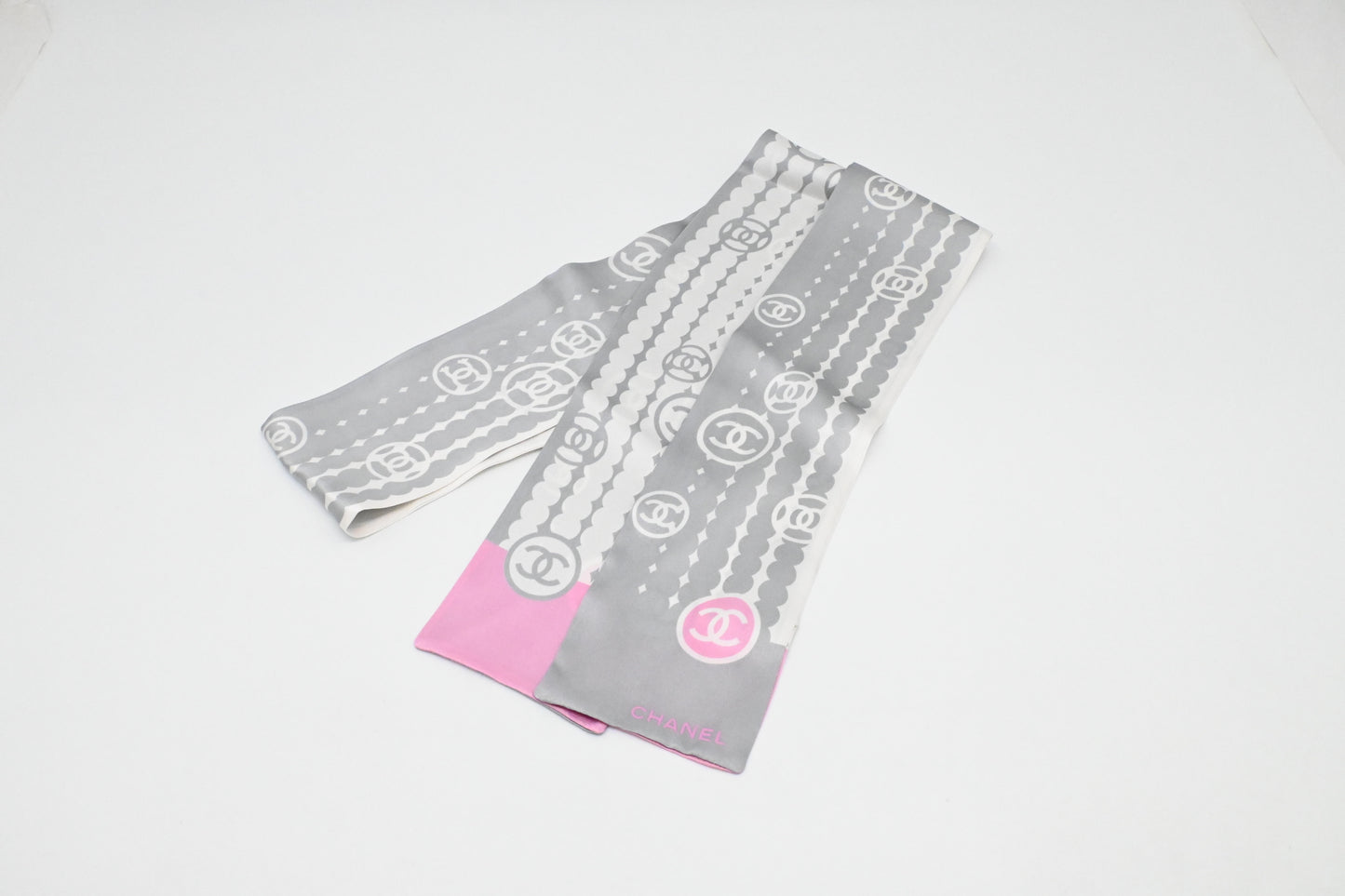 Chanel Bandeau in Gray and White Silk