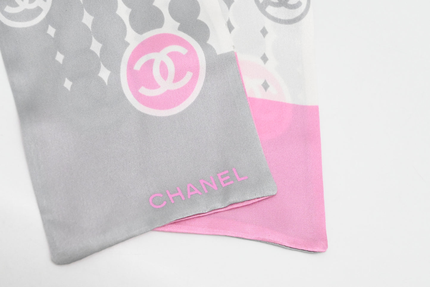Chanel Bandeau in Gray and White Silk