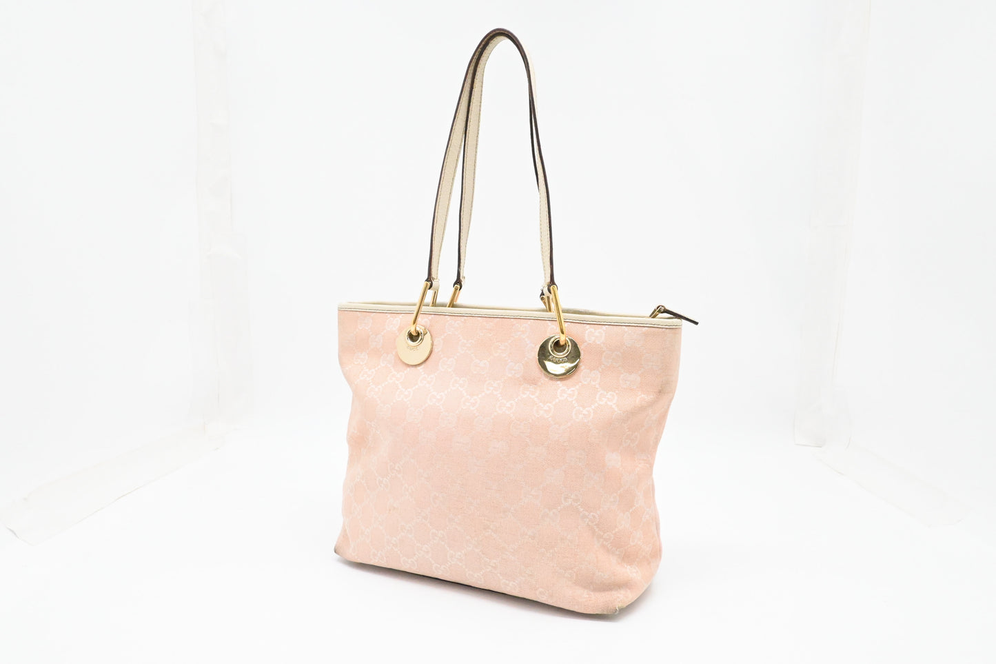 Gucci Shoulder Bag in Pink GG Canvas
