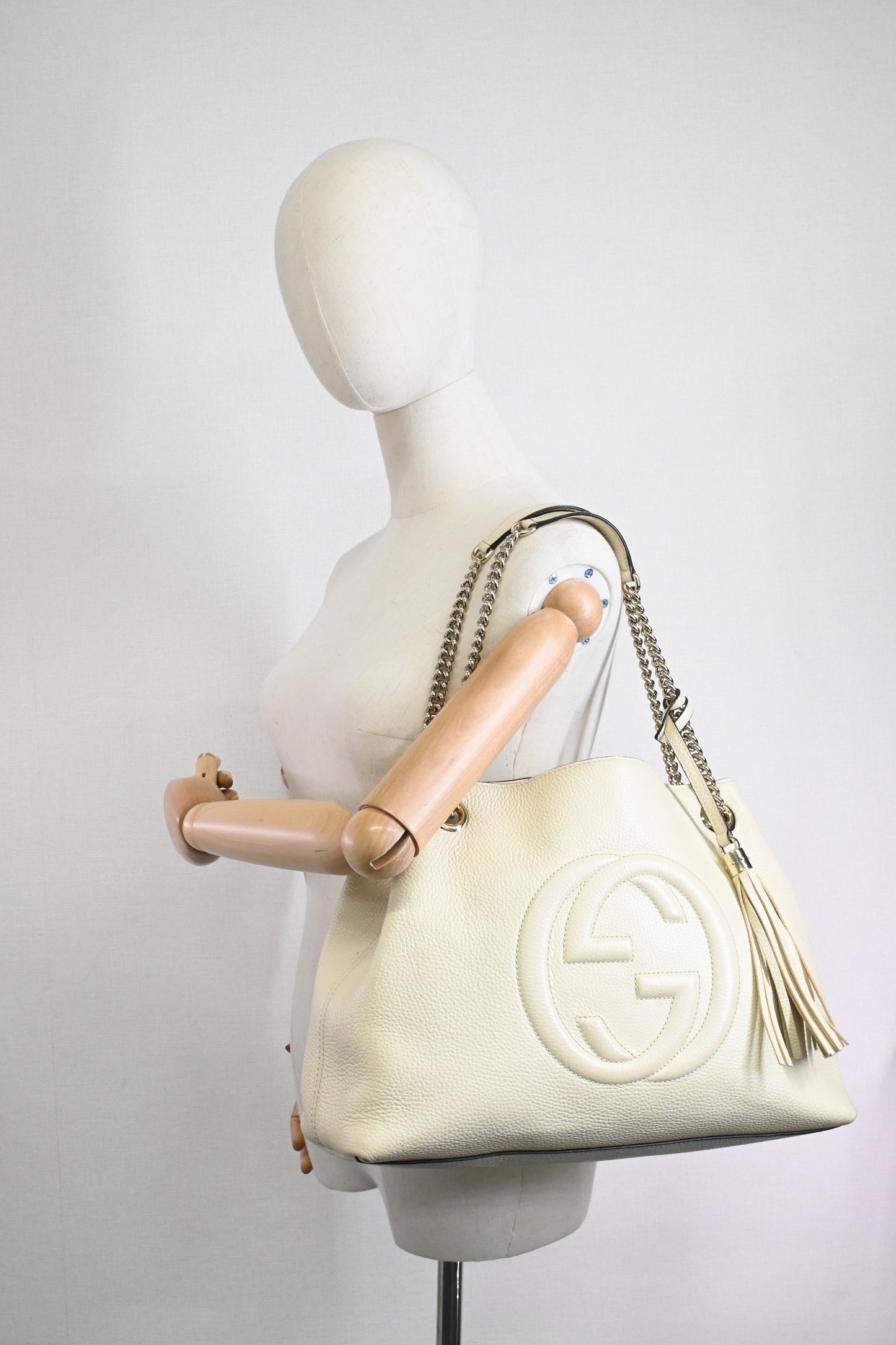 Gucci Soho Chain Tote Bag in Cream Leather