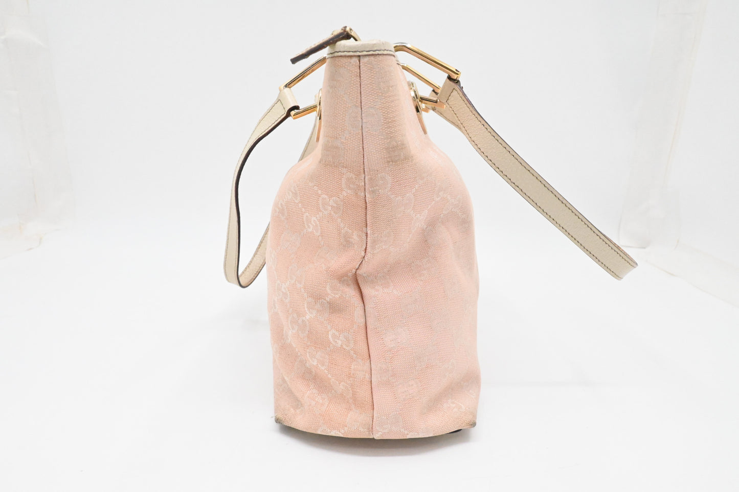 Gucci Shoulder Bag in Pink GG Canvas