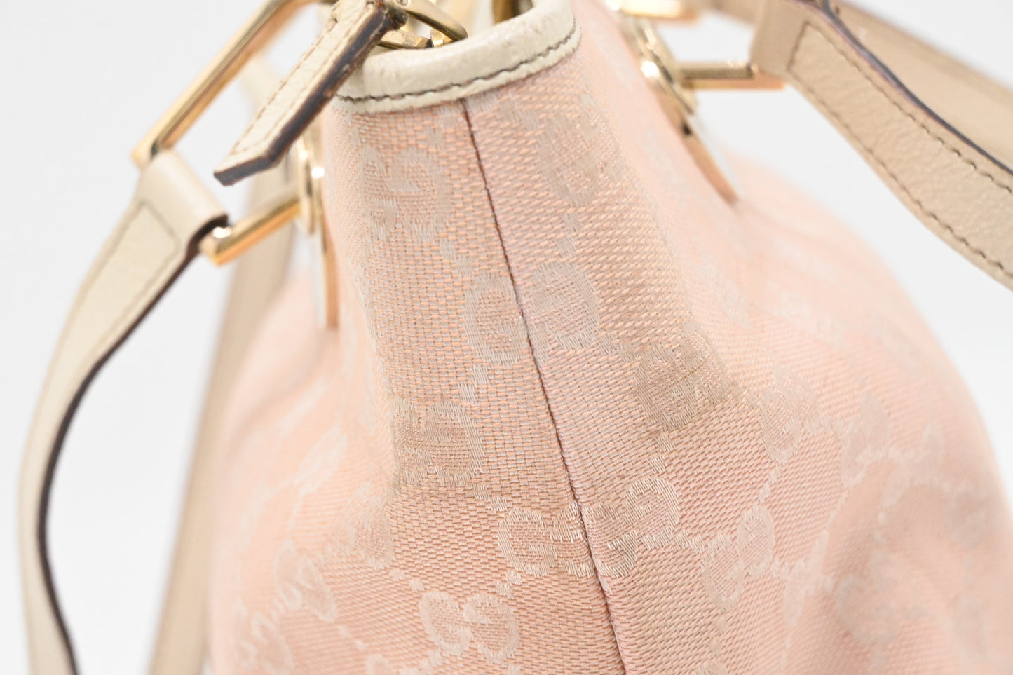 Gucci Shoulder Bag in Pink GG Canvas