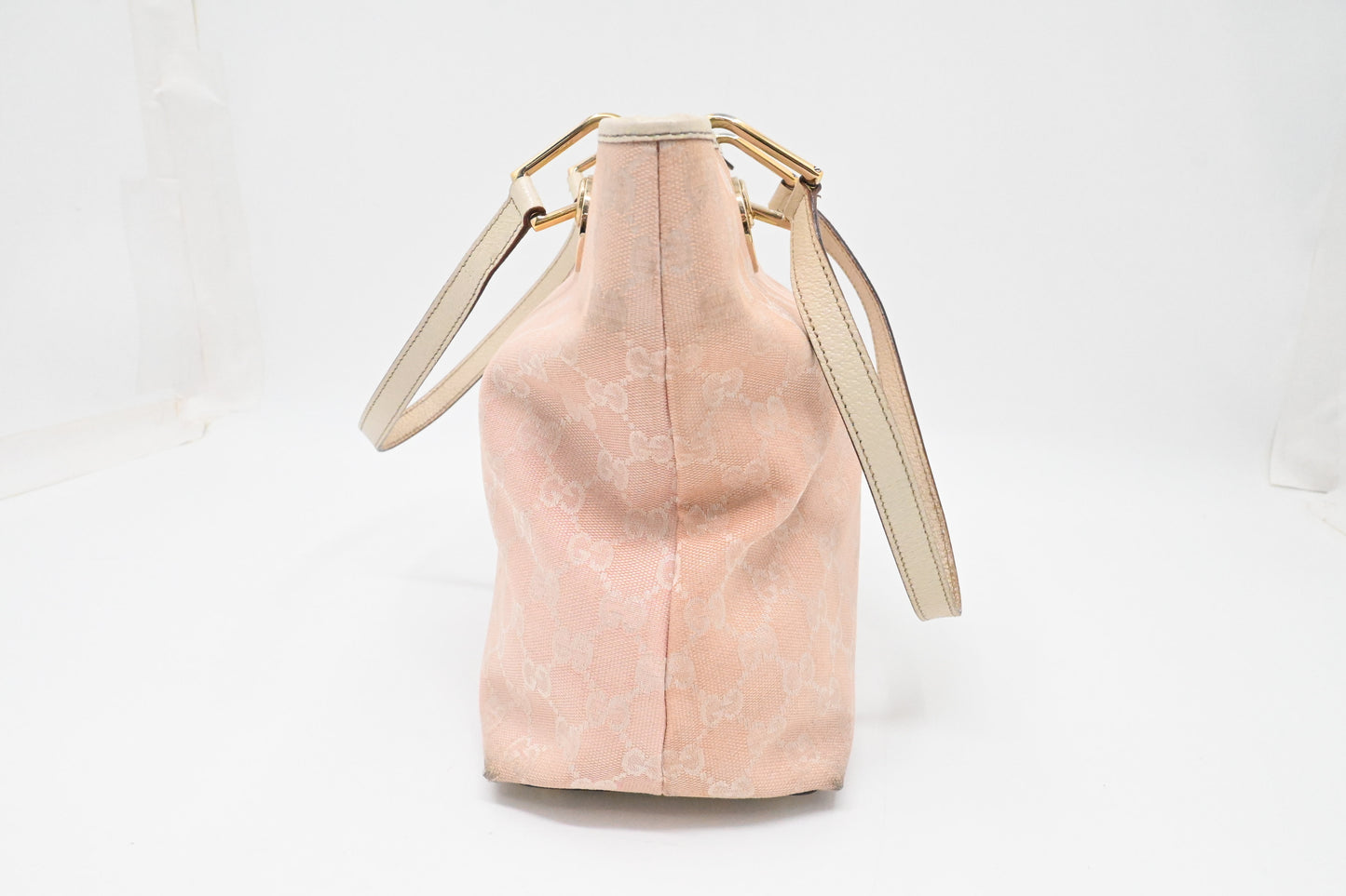 Gucci Shoulder Bag in Pink GG Canvas