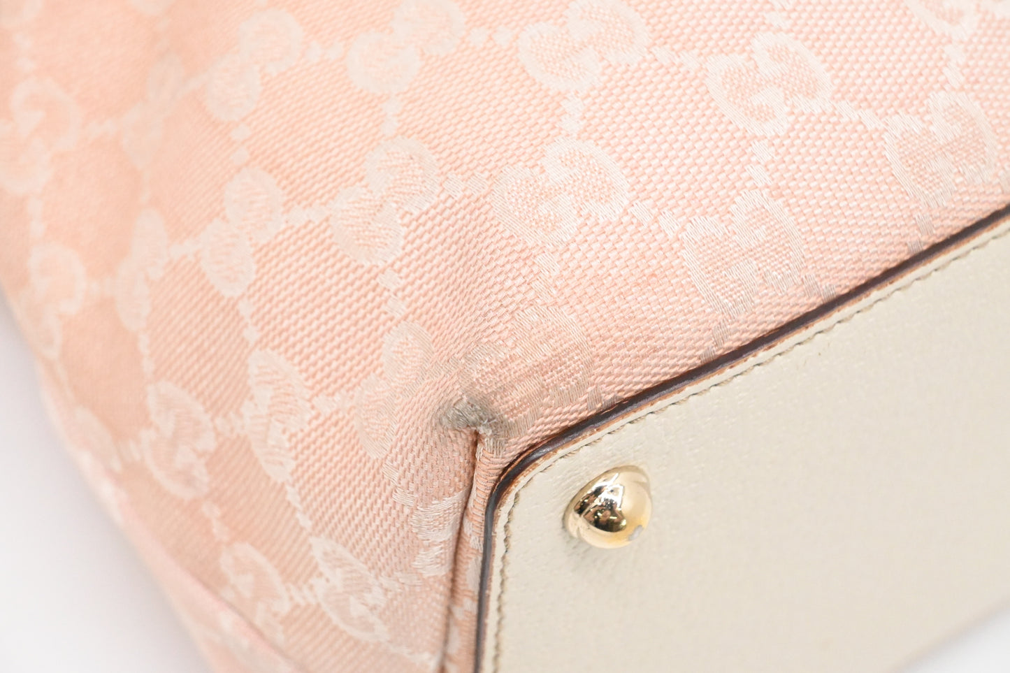 Gucci Shoulder Bag in Pink GG Canvas