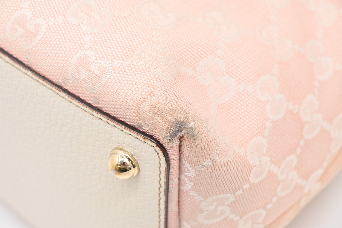 Gucci Shoulder Bag in Pink GG Canvas