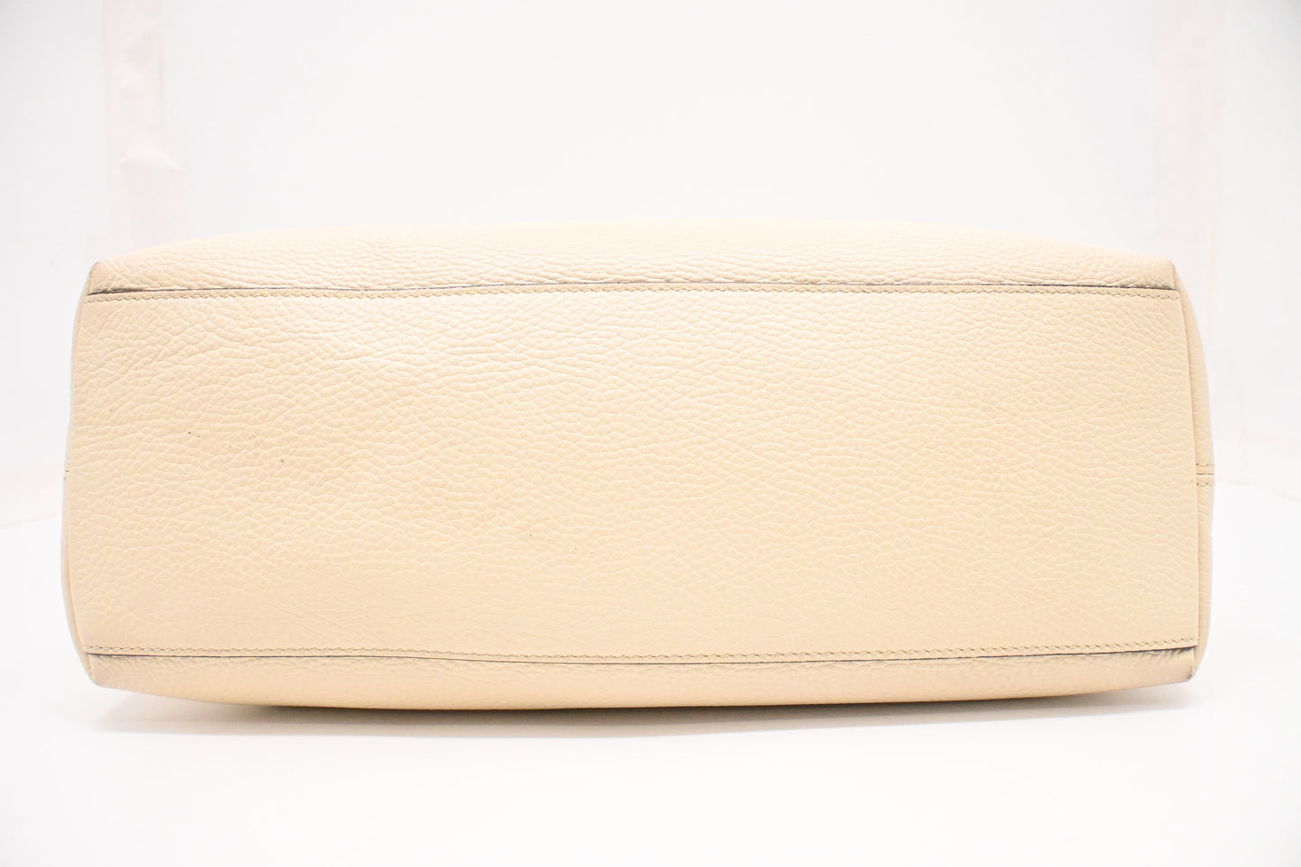 Gucci Soho Chain Tote Bag in Cream Leather