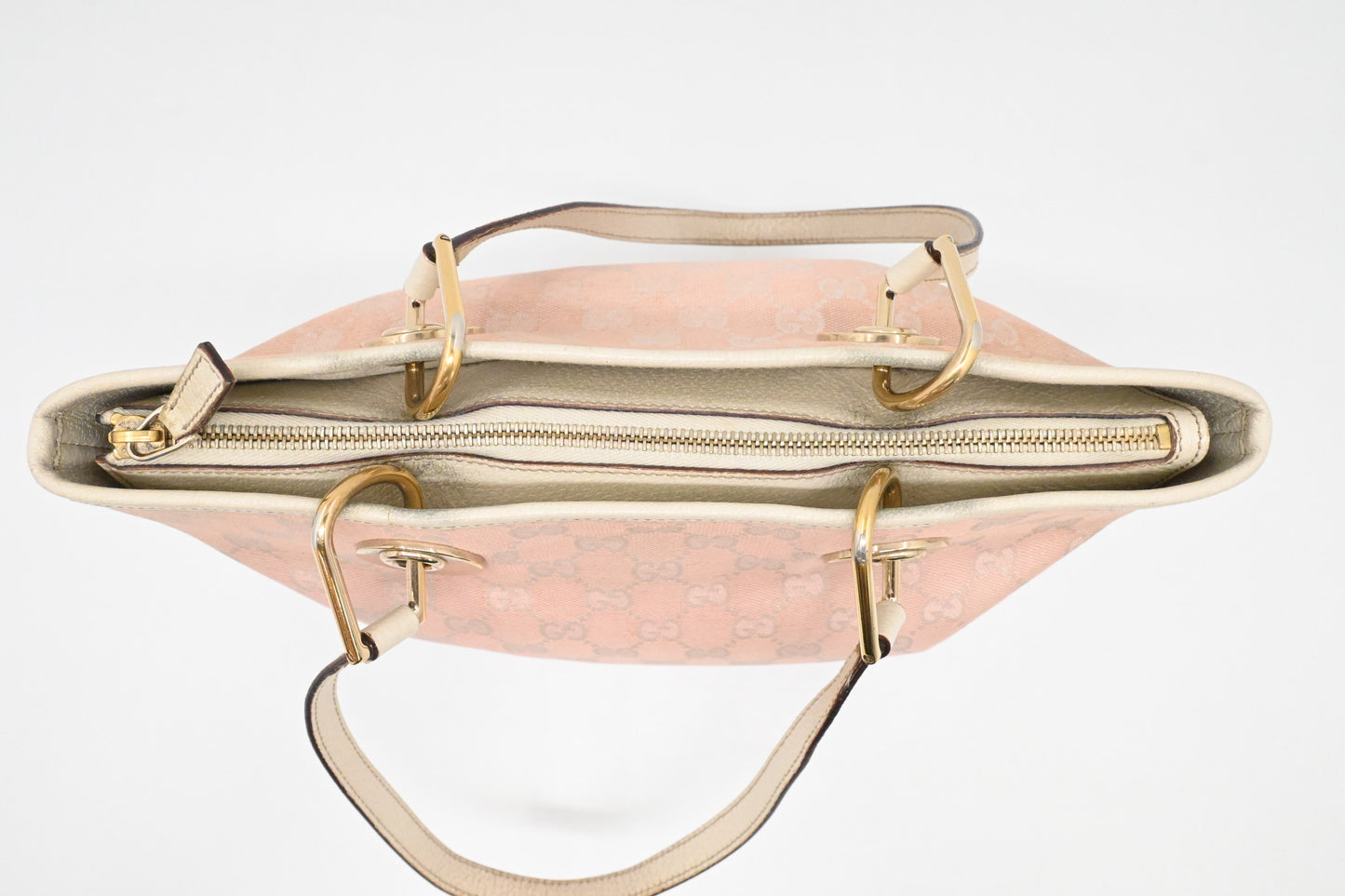Gucci Shoulder Bag in Pink GG Canvas