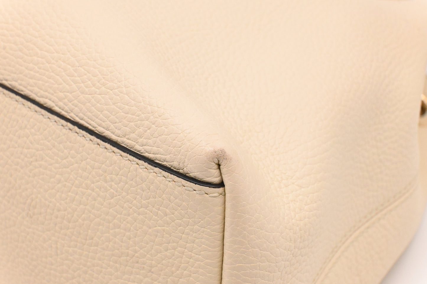 Gucci Soho Chain Tote Bag in Cream Leather