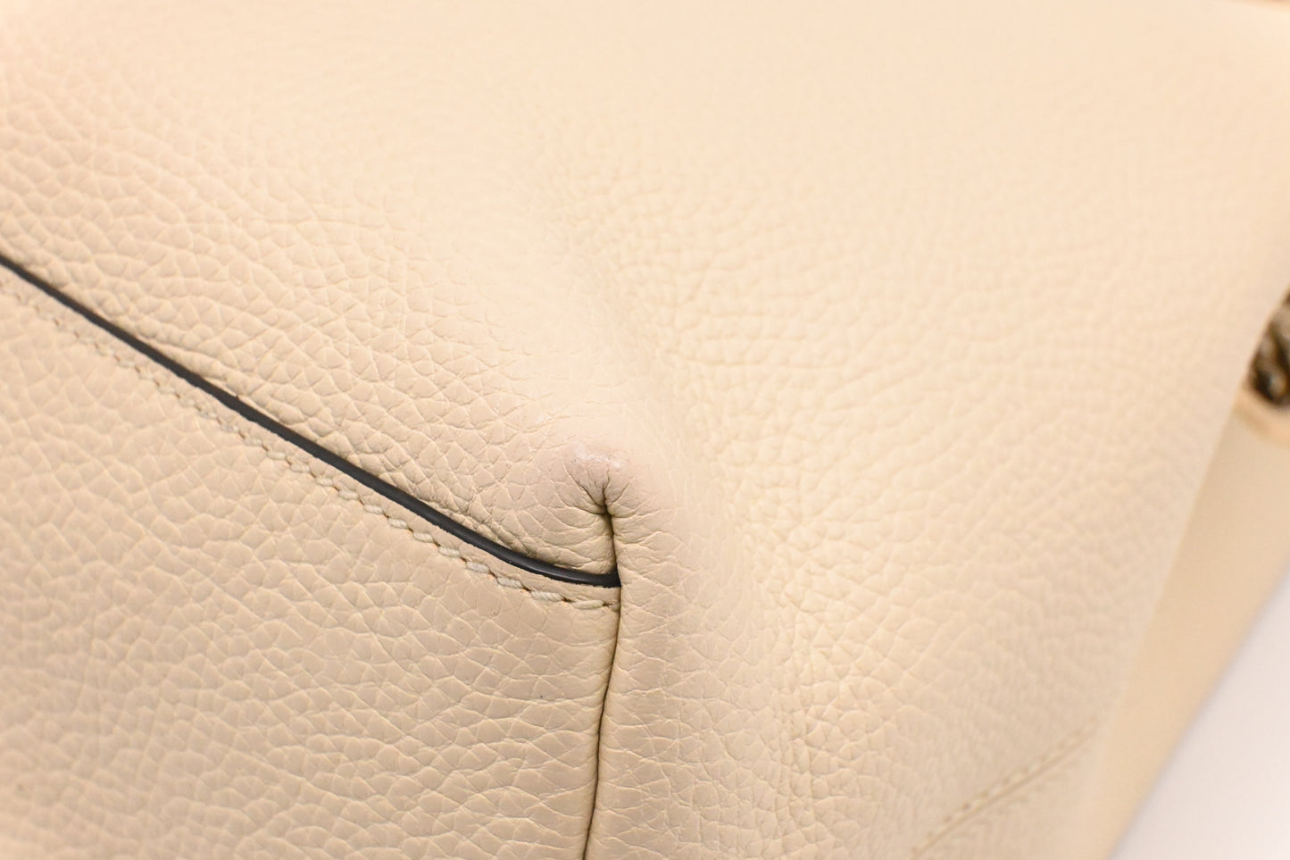 Gucci Soho Chain Tote Bag in Cream Leather