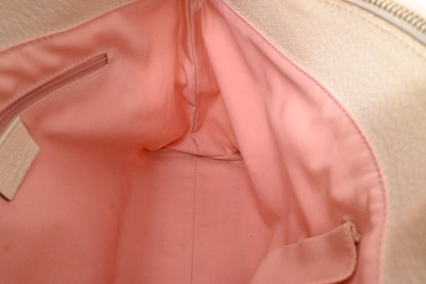 Gucci Shoulder Bag in Pink GG Canvas