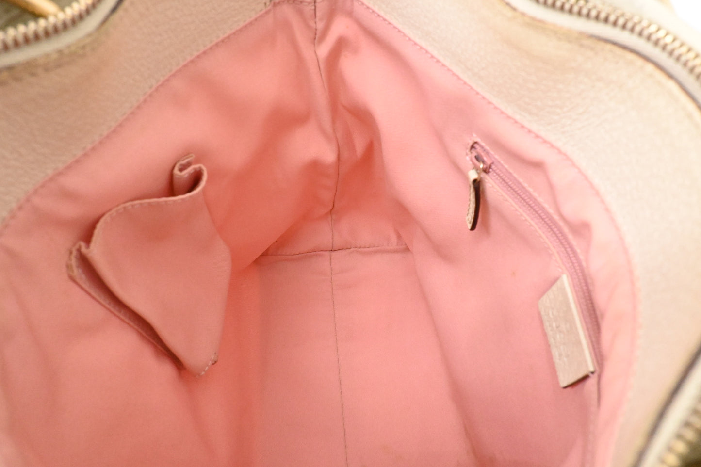 Gucci Shoulder Bag in Pink GG Canvas