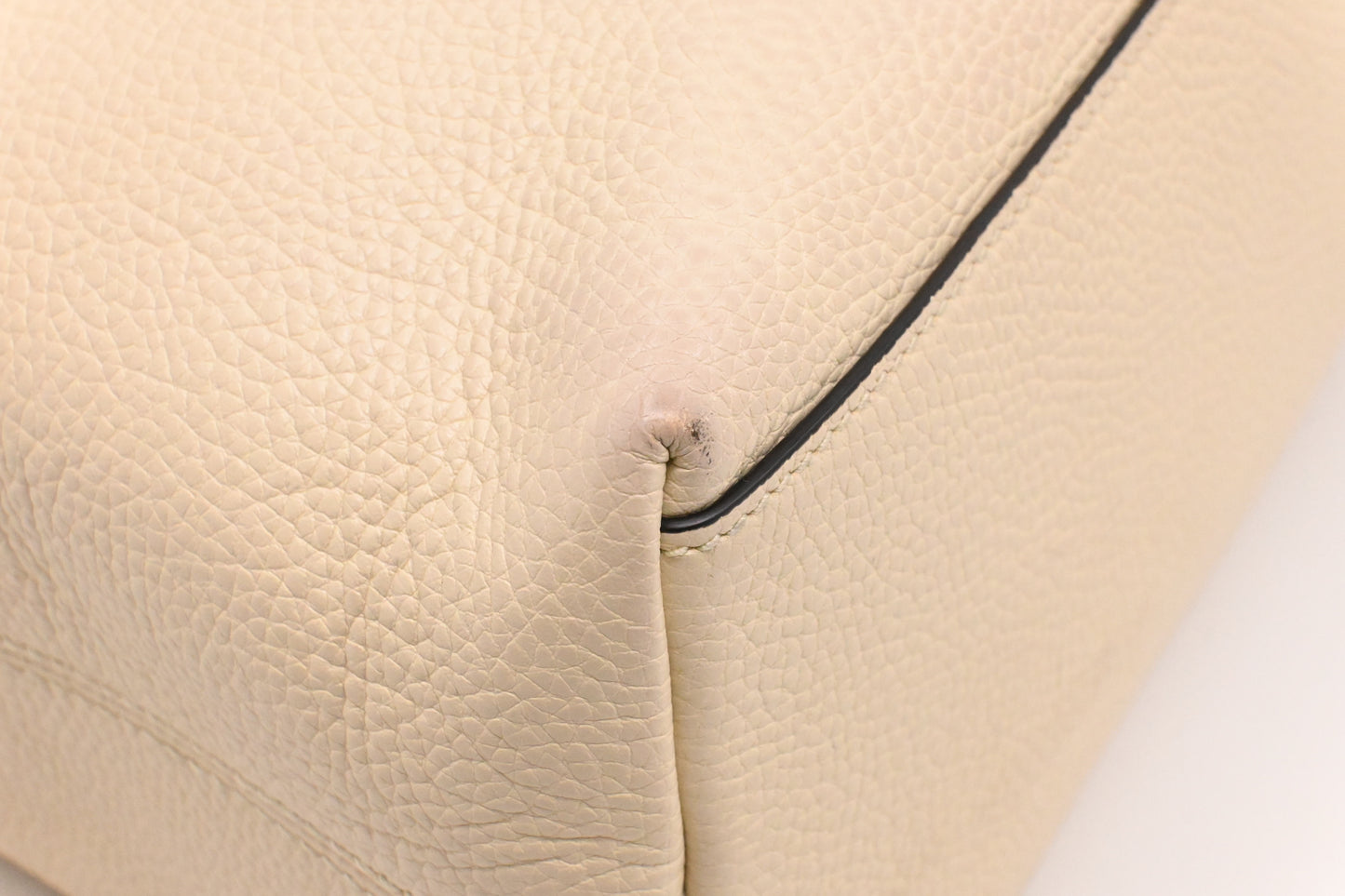 Gucci Soho Chain Tote Bag in Cream Leather