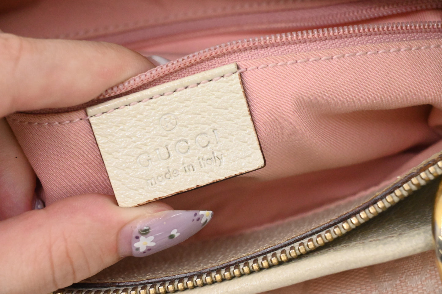 Gucci Shoulder Bag in Pink GG Canvas