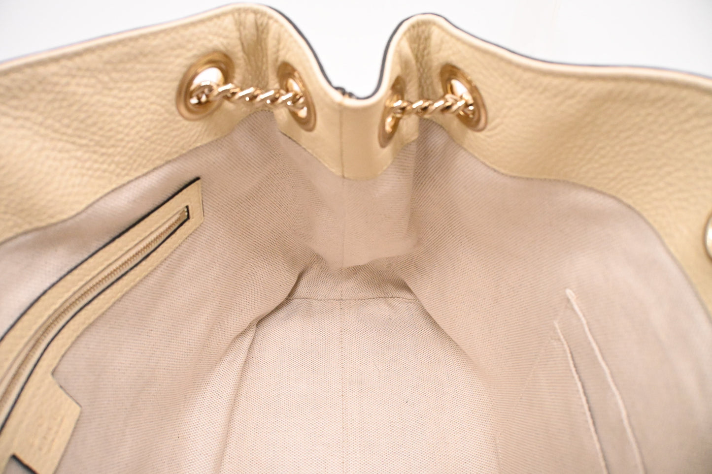Gucci Soho Chain Tote Bag in Cream Leather