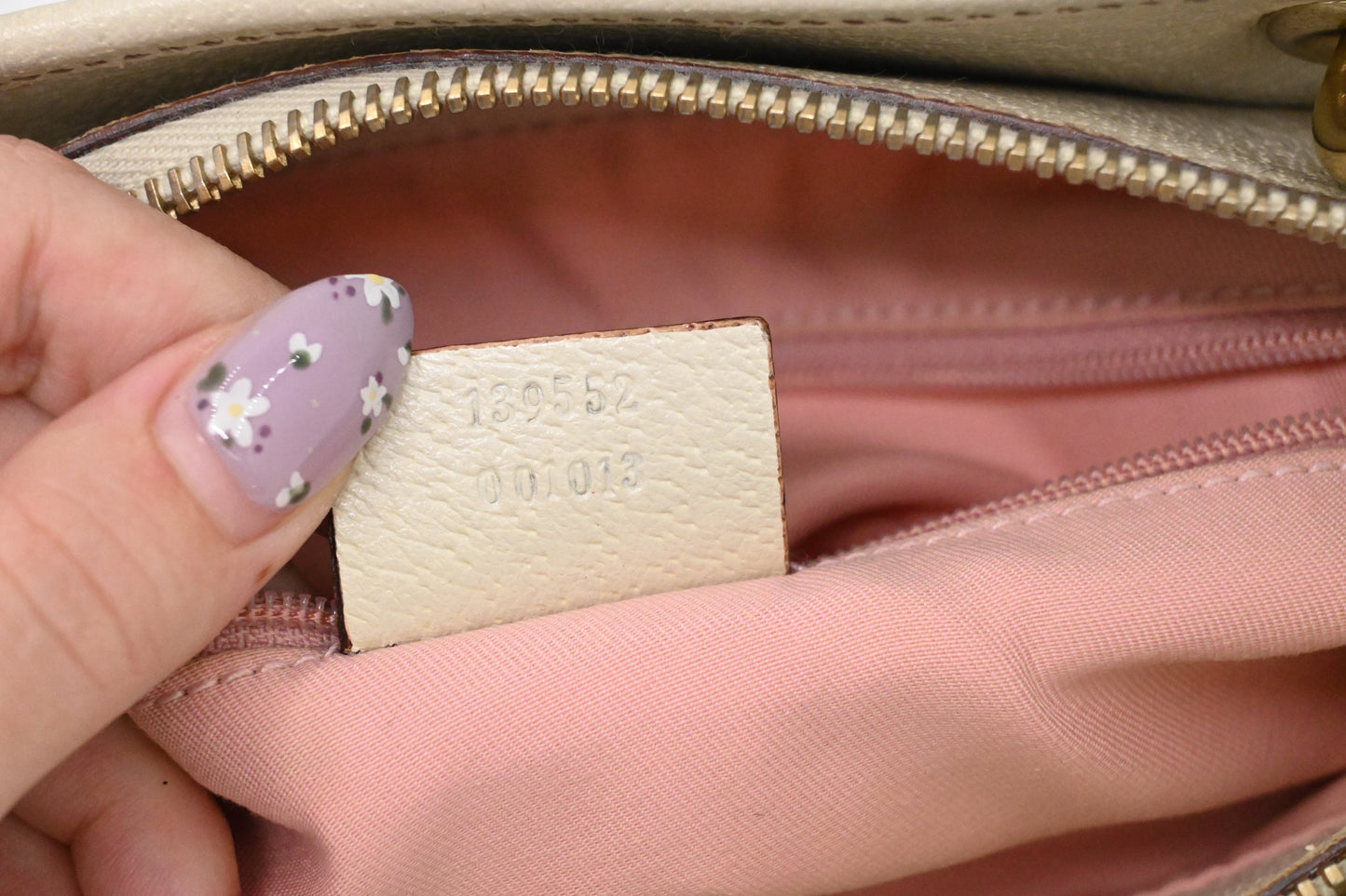 Gucci Shoulder Bag in Pink GG Canvas