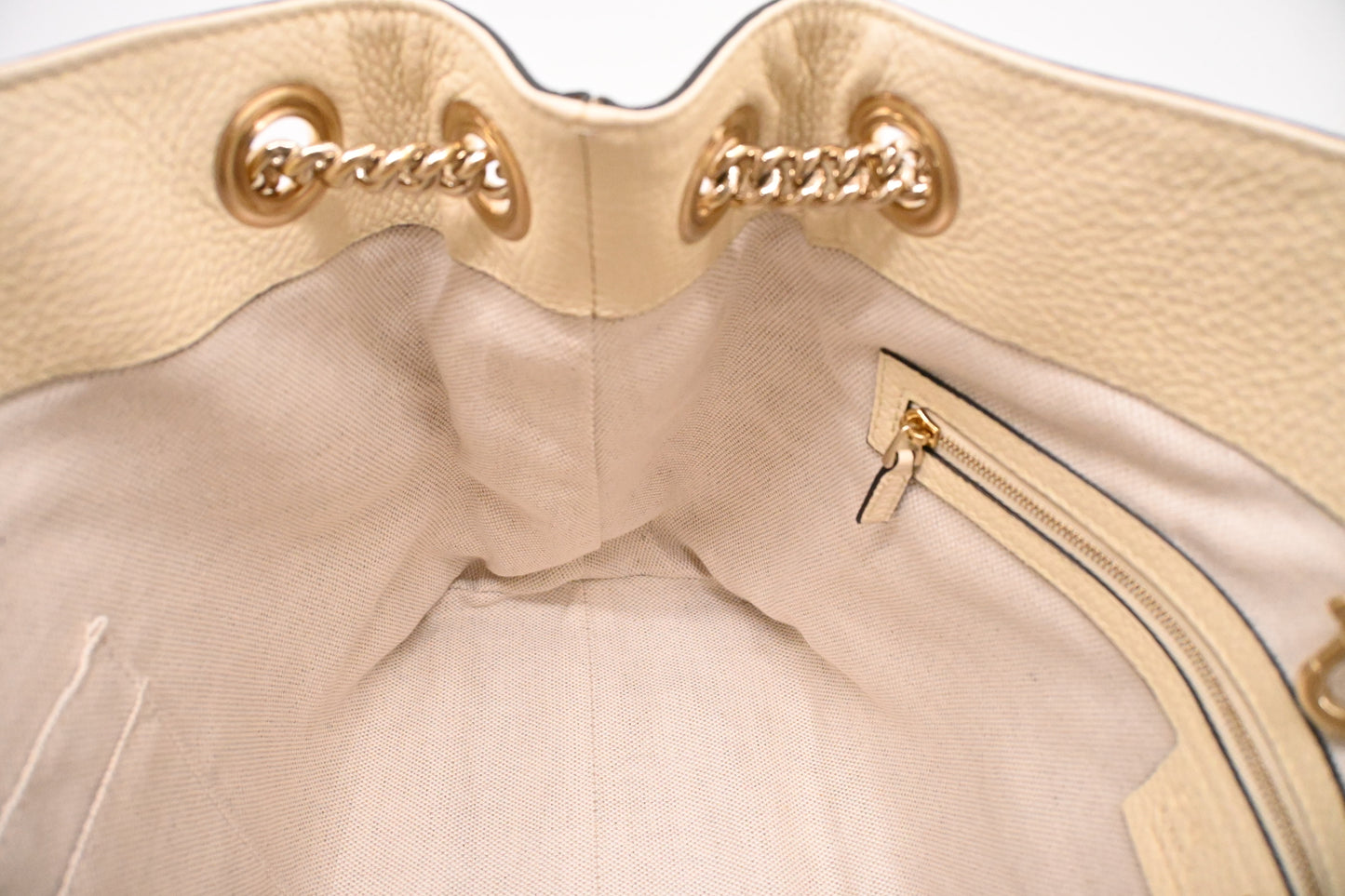 Gucci Soho Chain Tote Bag in Cream Leather