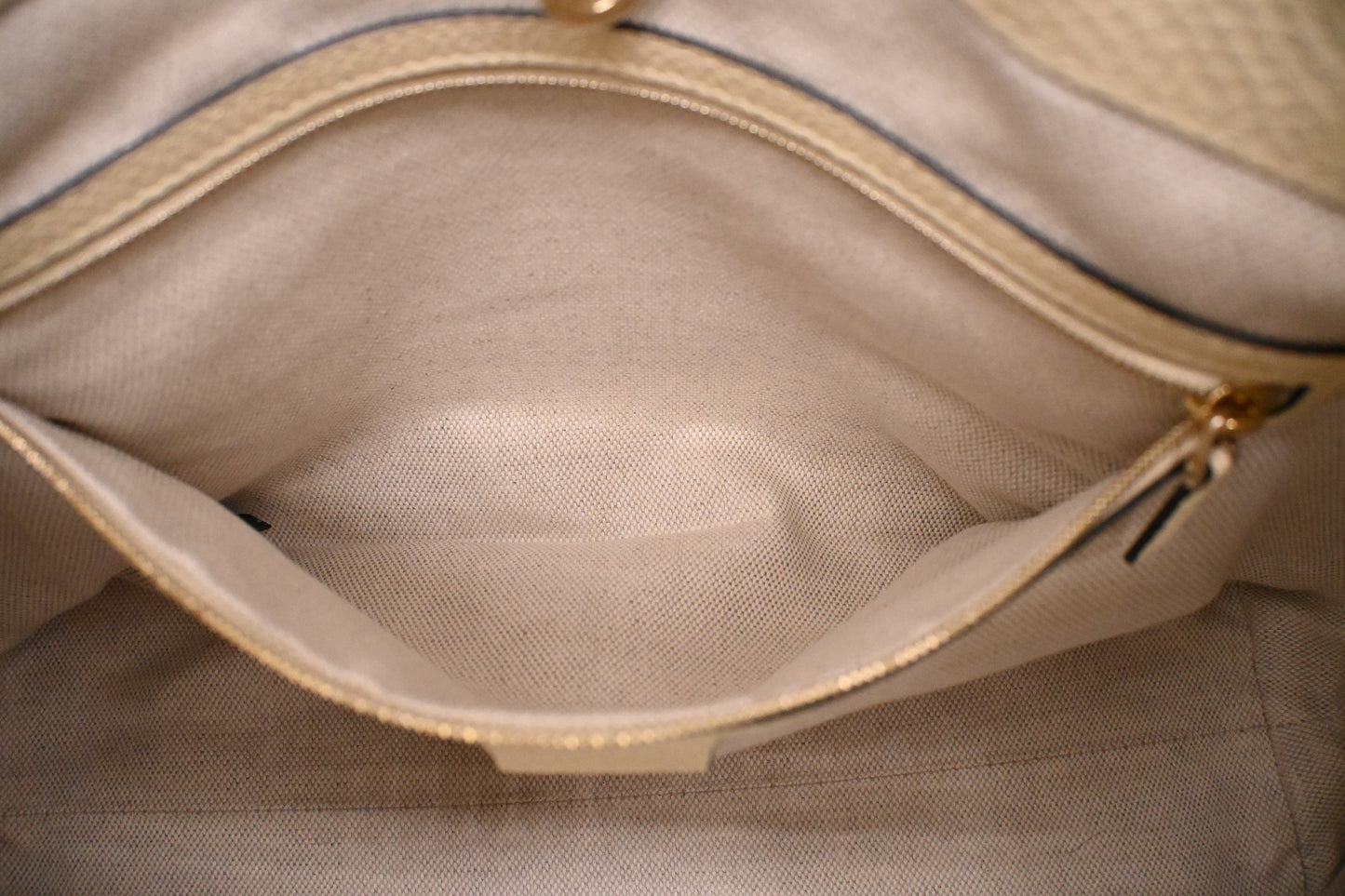 Gucci Soho Chain Tote Bag in Cream Leather