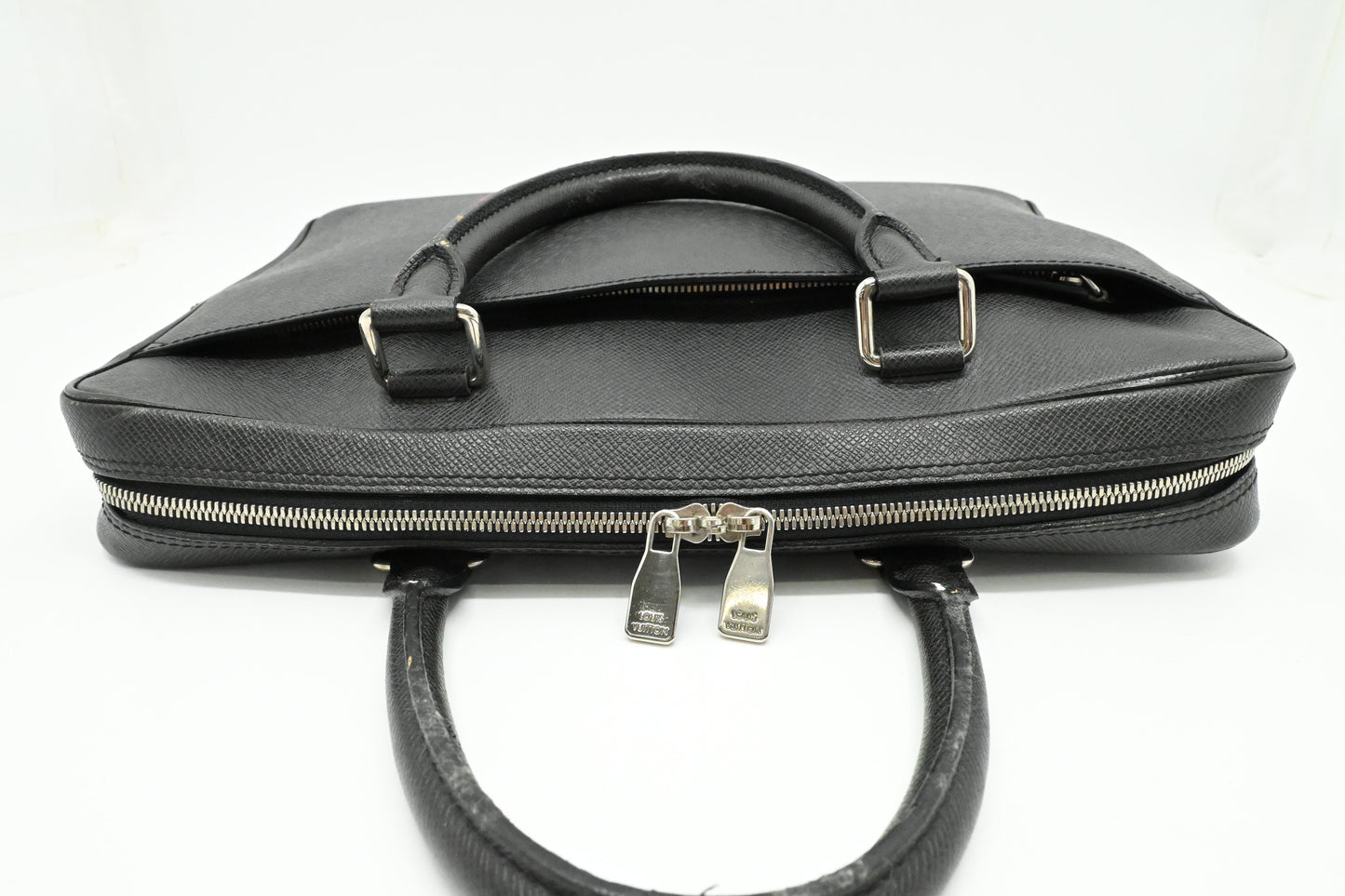 Louis Vuitton Porte Documents in Dark Grey Taiga Leather