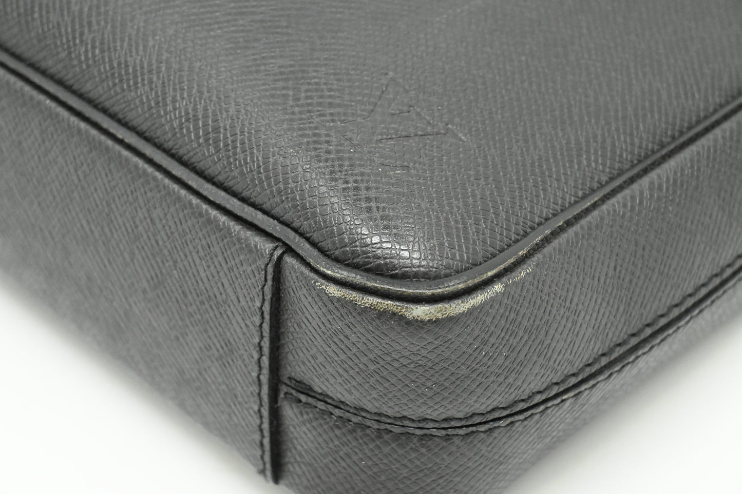 Louis Vuitton Porte Documents in Dark Grey Taiga Leather