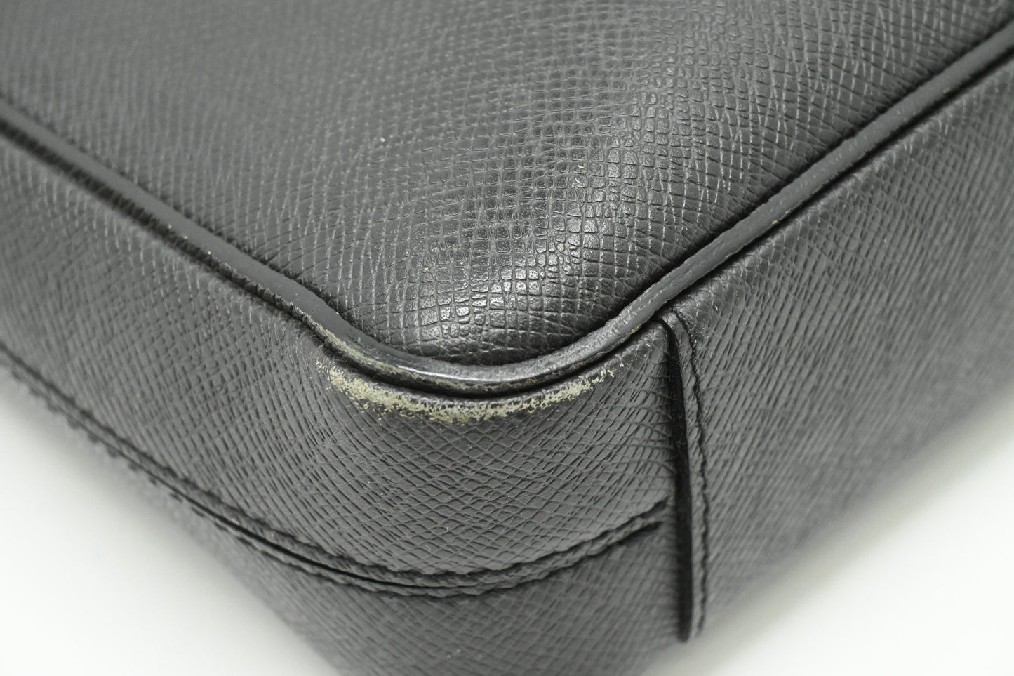 Louis Vuitton Porte Documents in Dark Grey Taiga Leather