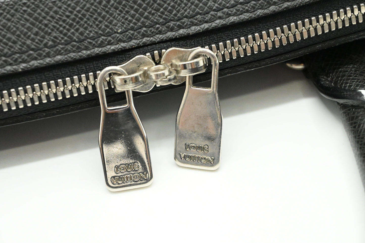 Louis Vuitton Porte Documents in Dark Grey Taiga Leather