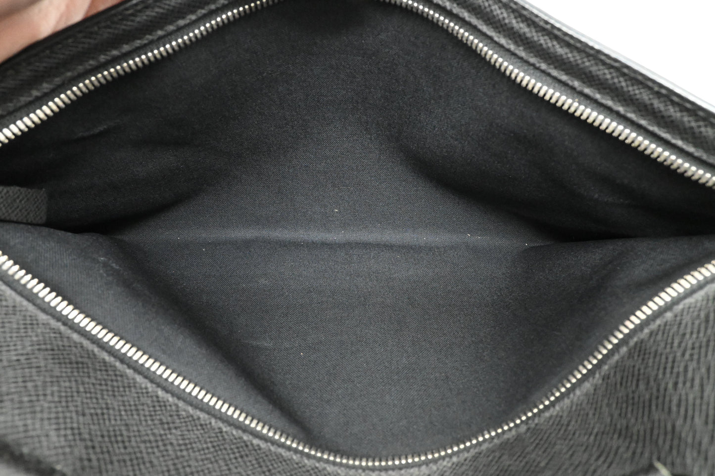 Louis Vuitton Porte Documents in Dark Grey Taiga Leather