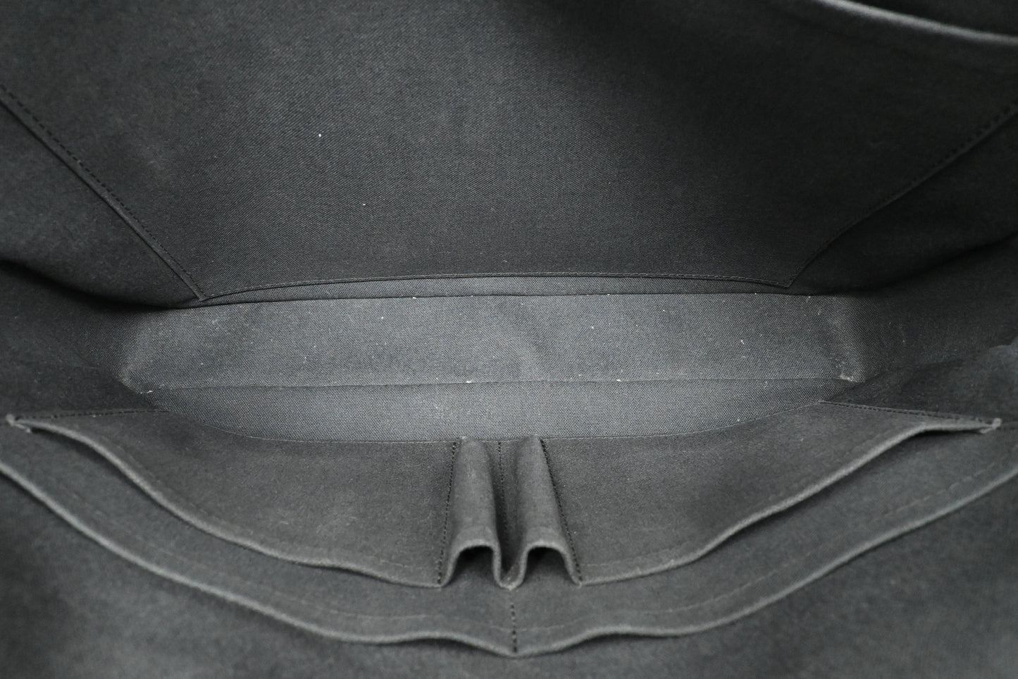 Louis Vuitton Porte Documents in Dark Grey Taiga Leather