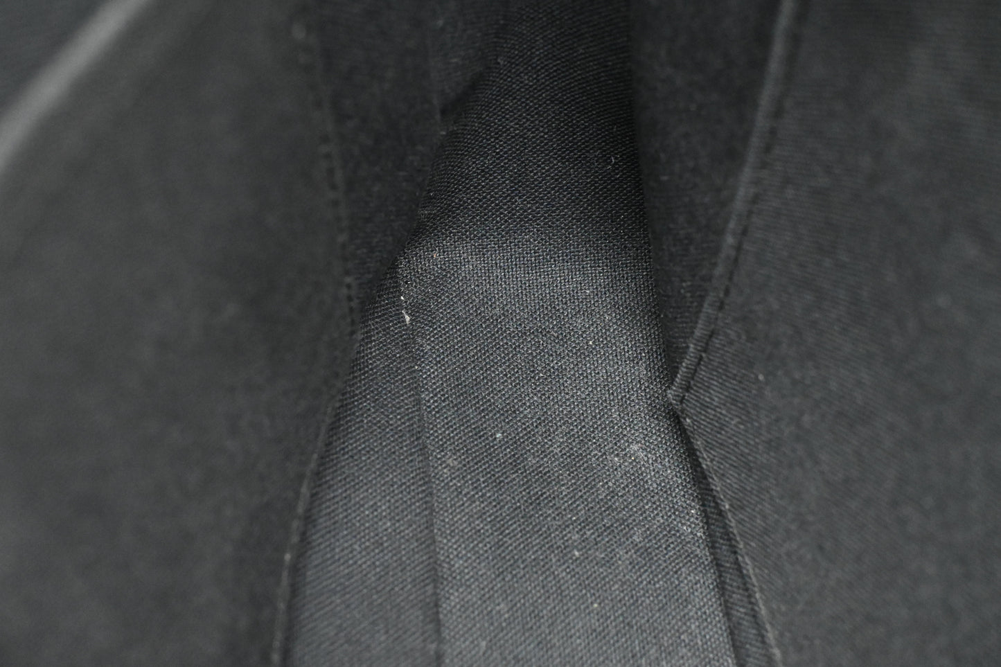 Louis Vuitton Porte Documents in Dark Grey Taiga Leather