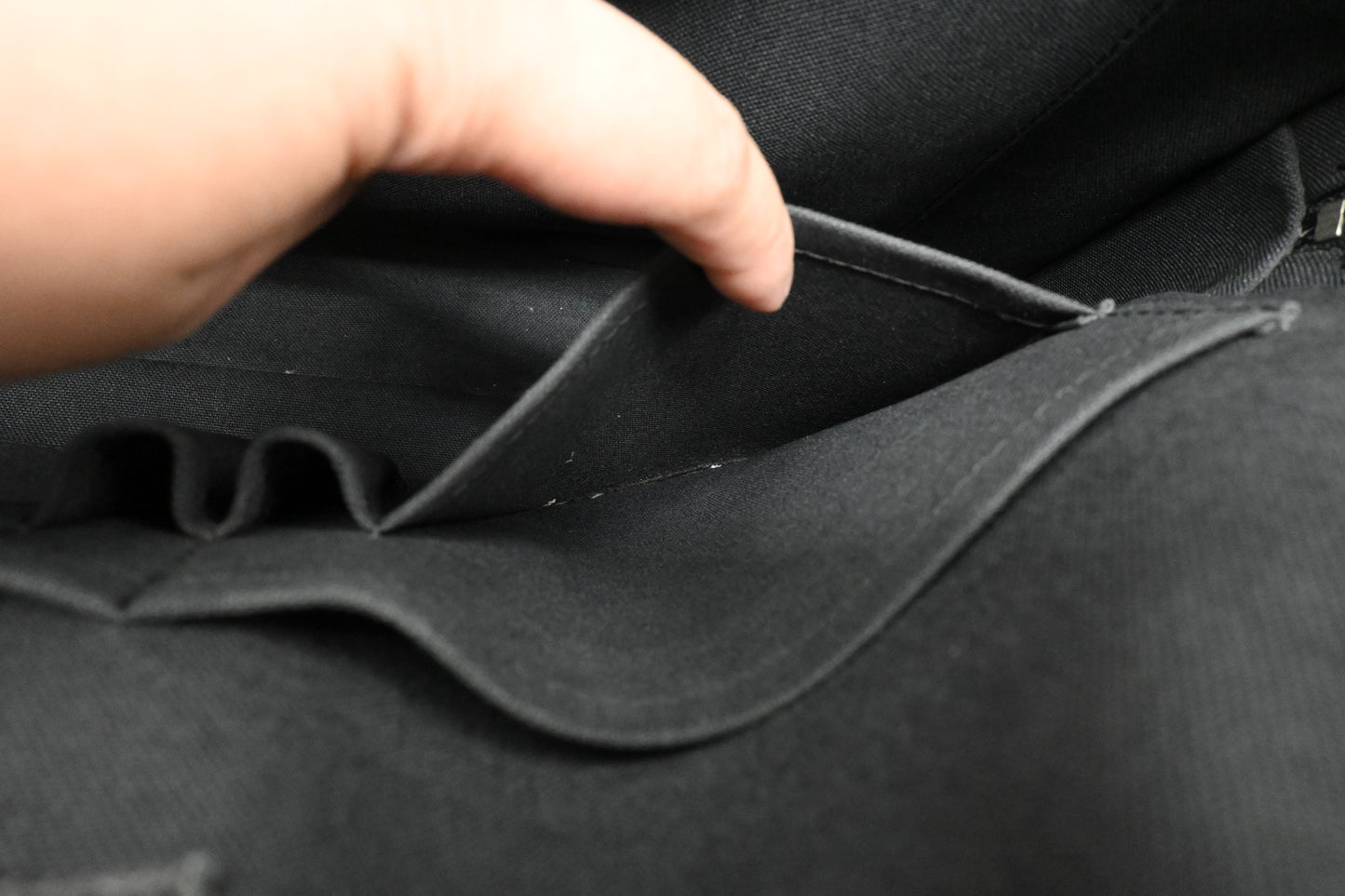 Louis Vuitton Porte Documents in Dark Grey Taiga Leather