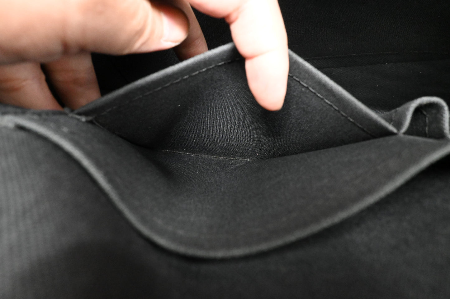 Louis Vuitton Porte Documents in Dark Grey Taiga Leather