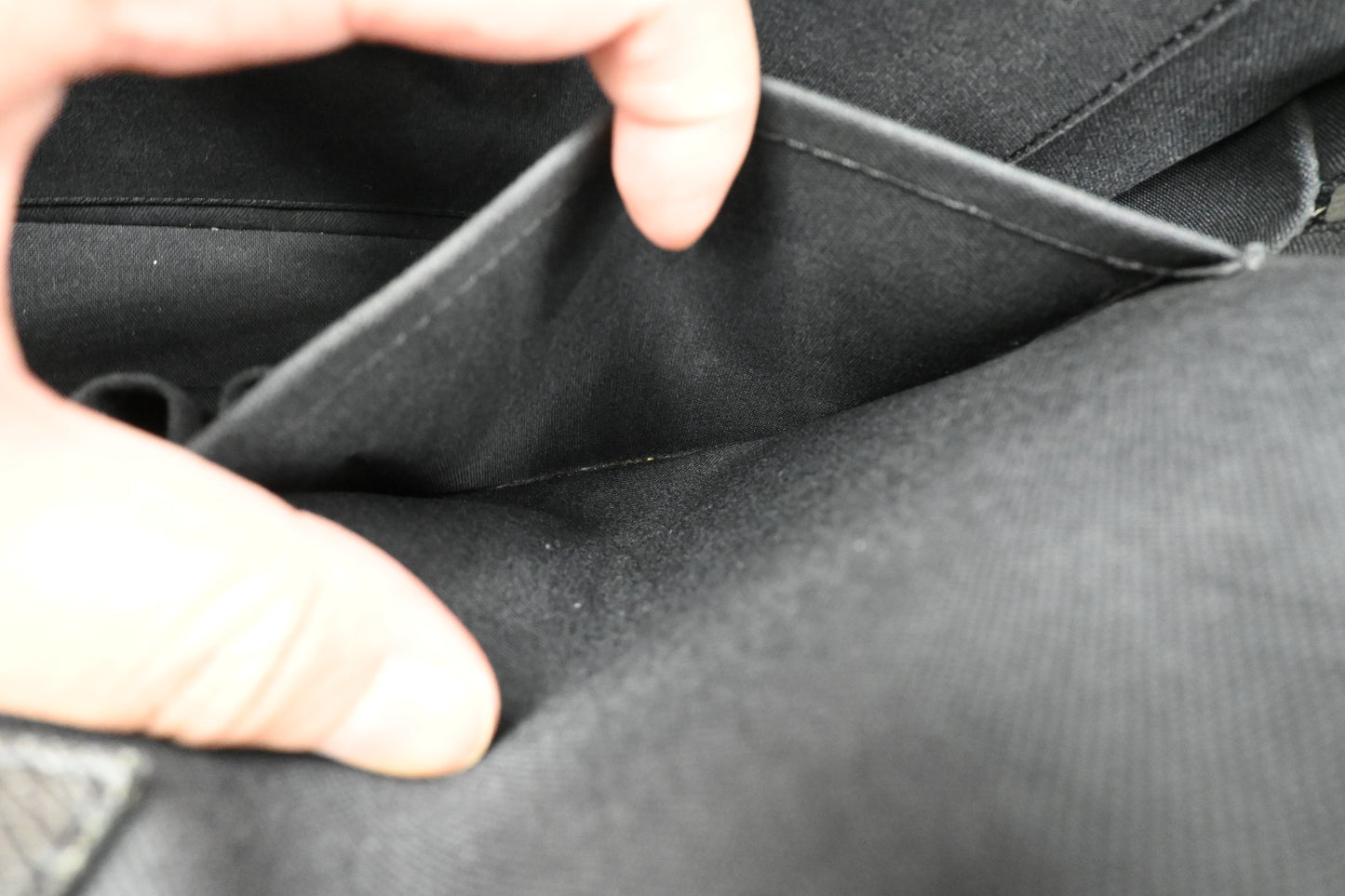 Louis Vuitton Porte Documents in Dark Grey Taiga Leather