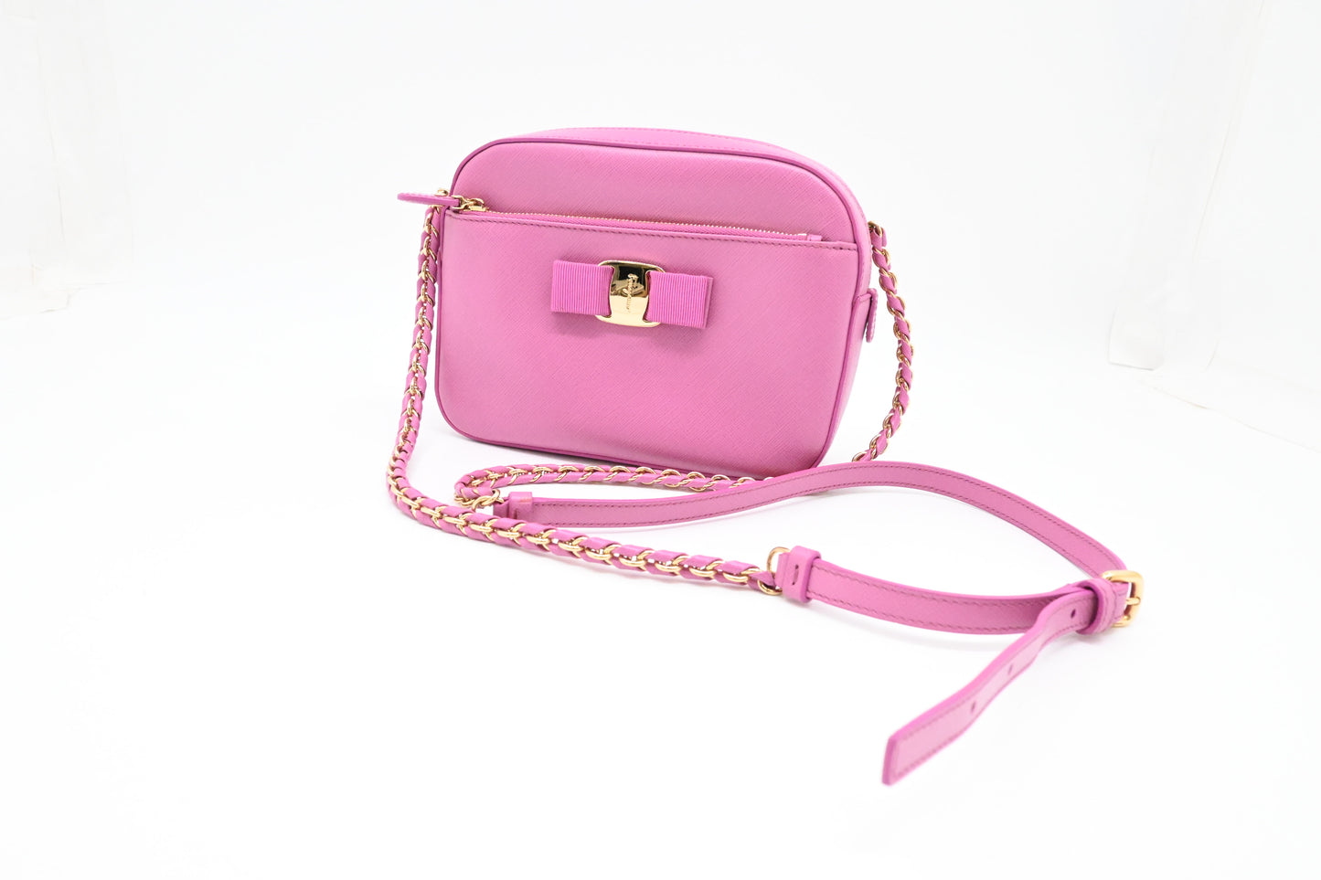 Ferragamo Vara Chain Crossbody in Pink Leather
