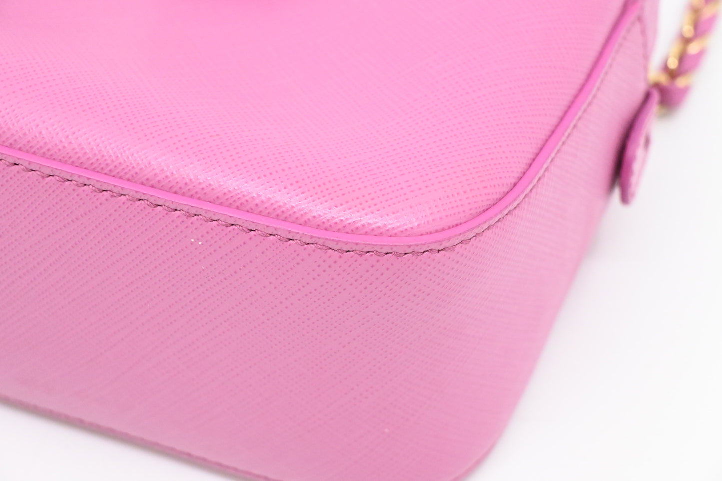 Ferragamo Vara Chain Crossbody in Pink Leather