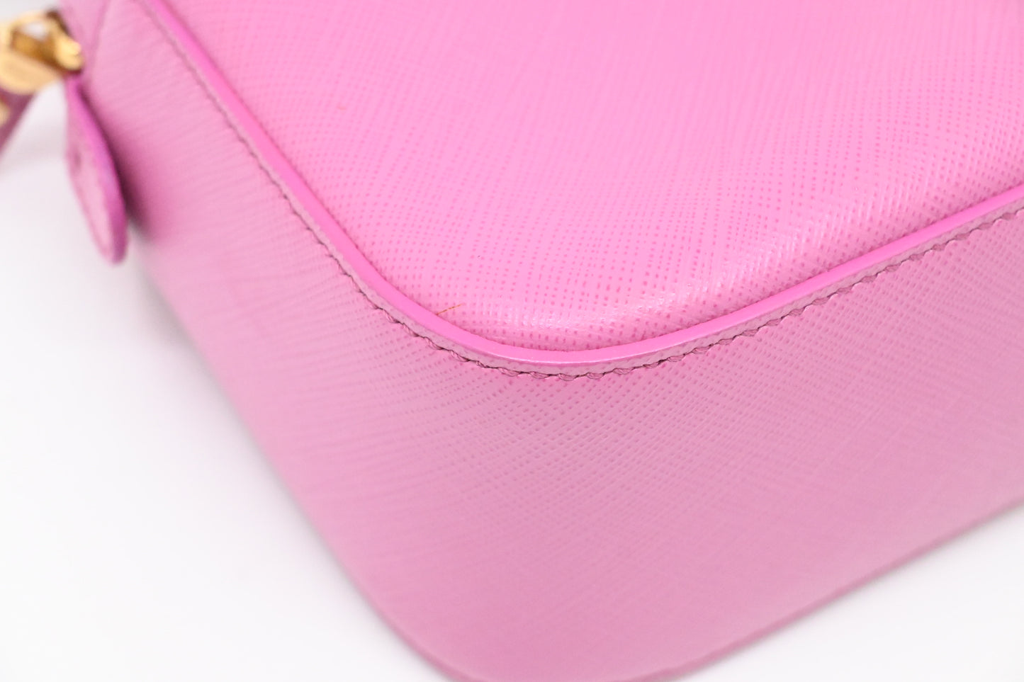 Ferragamo Vara Chain Crossbody in Pink Leather