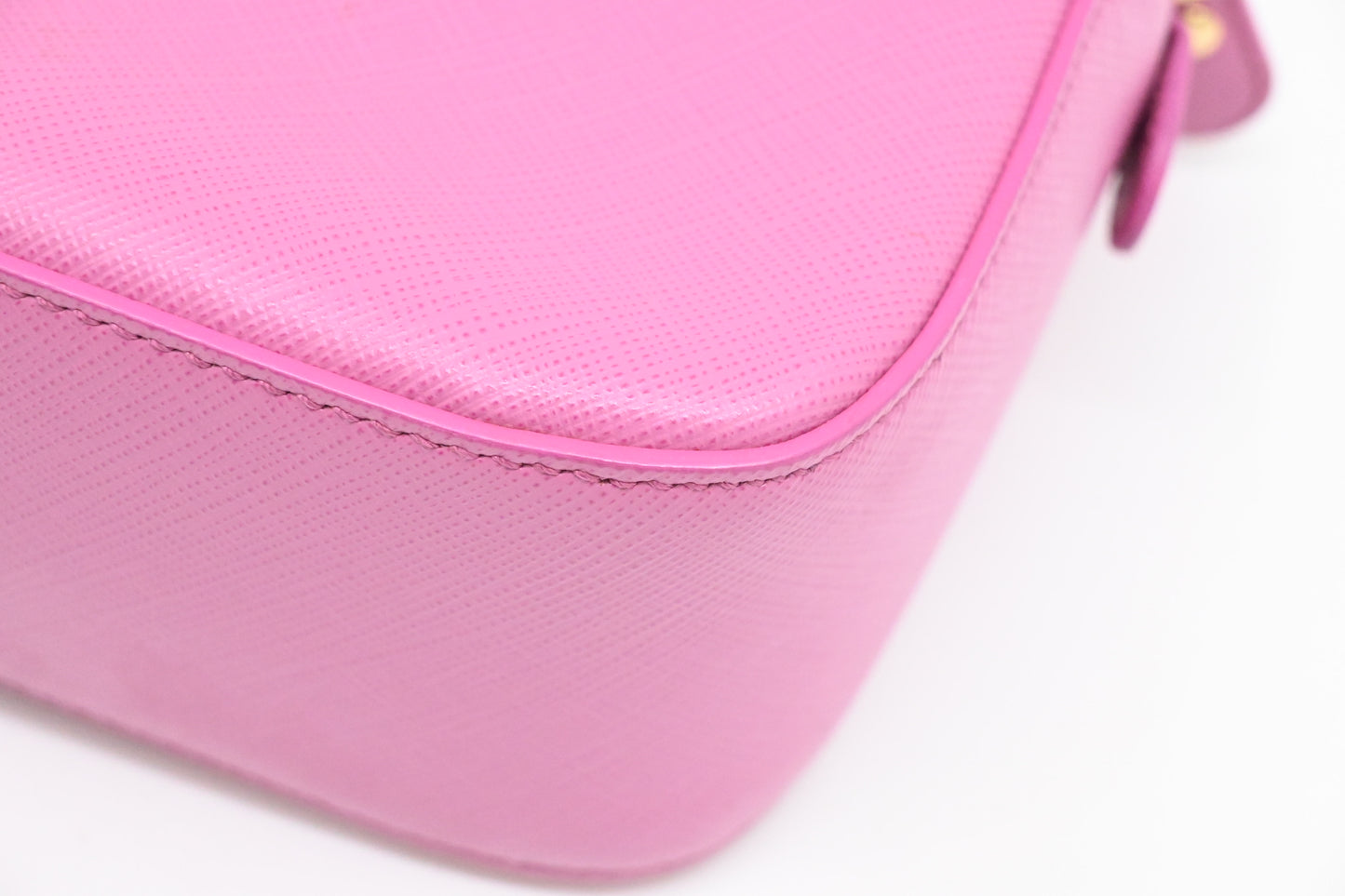 Ferragamo Vara Chain Crossbody in Pink Leather