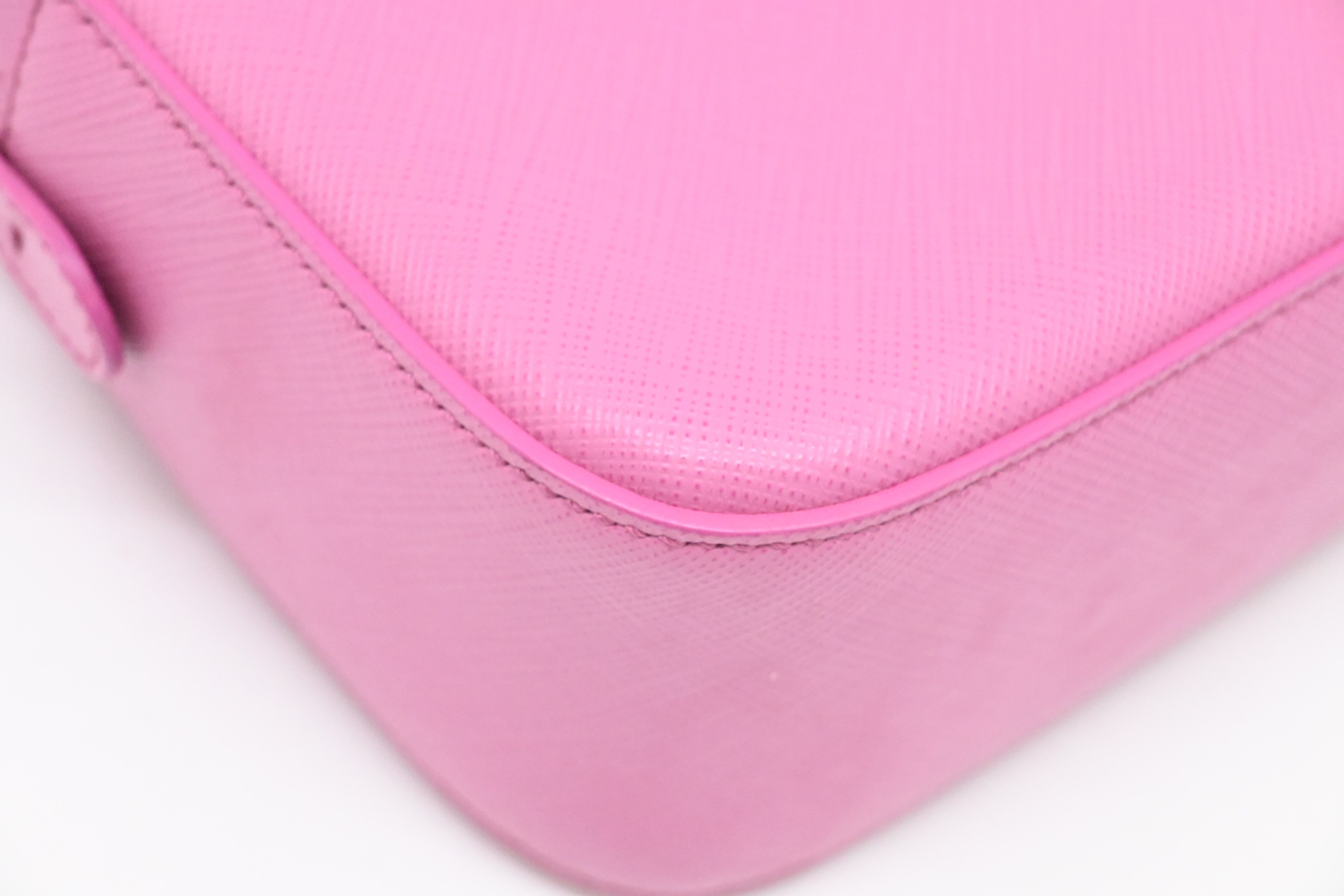 Ferragamo Vara Chain Crossbody in Pink Leather – Weekly Lux Drop