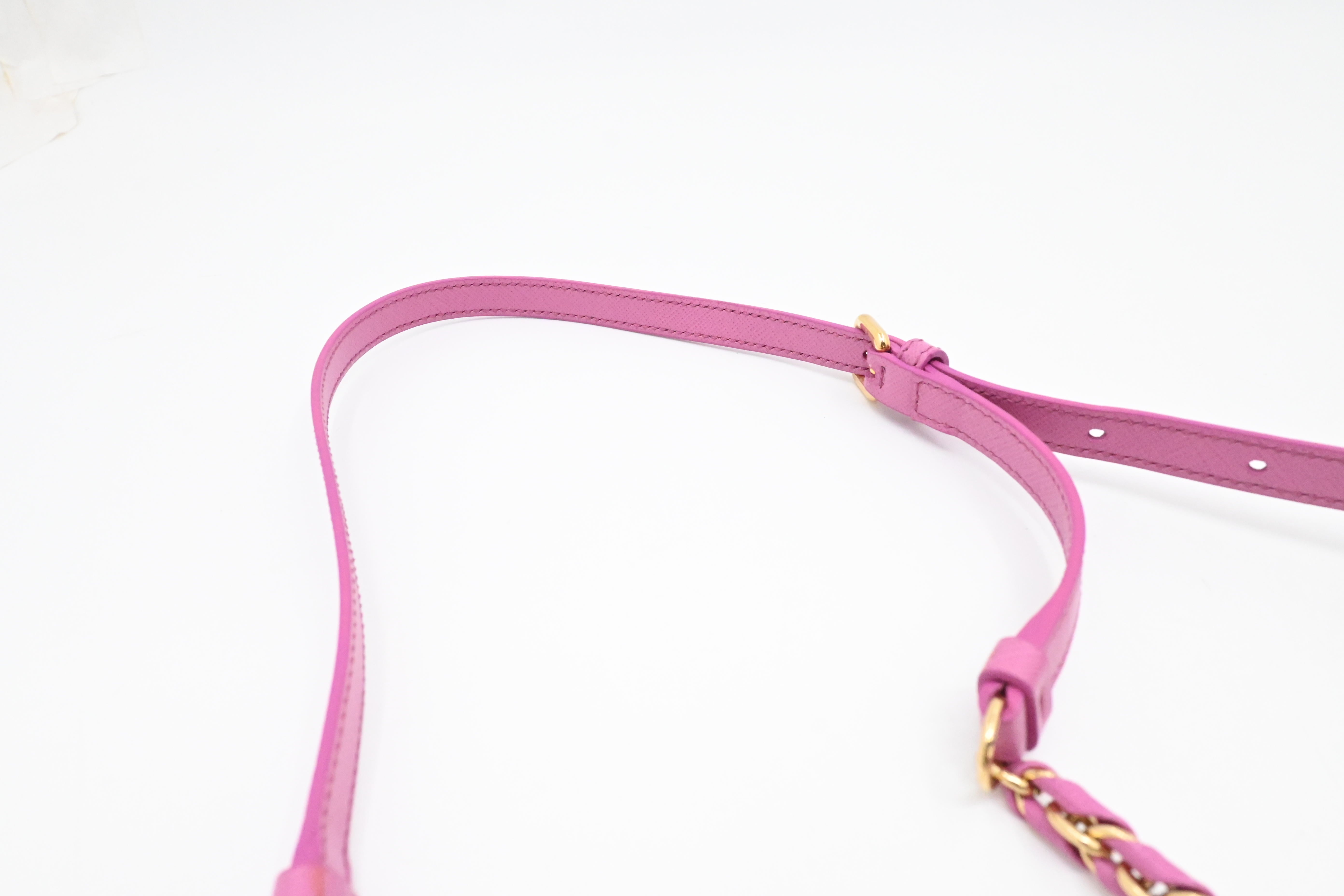 あおむし様美品Ferragamo VARA ピンク 5.5（23センチ） Ferragamo Vara Chain Crossbody in Pink Leather – Weekly Lux Drop