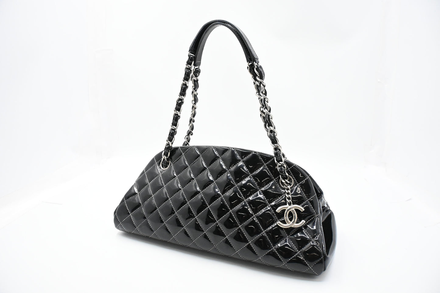 Chanel Shoulder Bag in Black Patent Leather