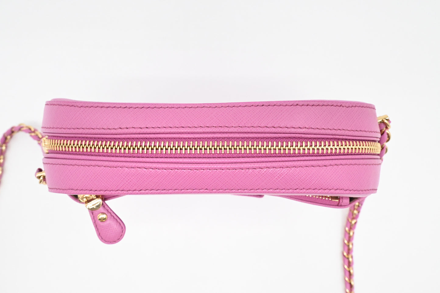 Ferragamo Vara Chain Crossbody in Pink Leather