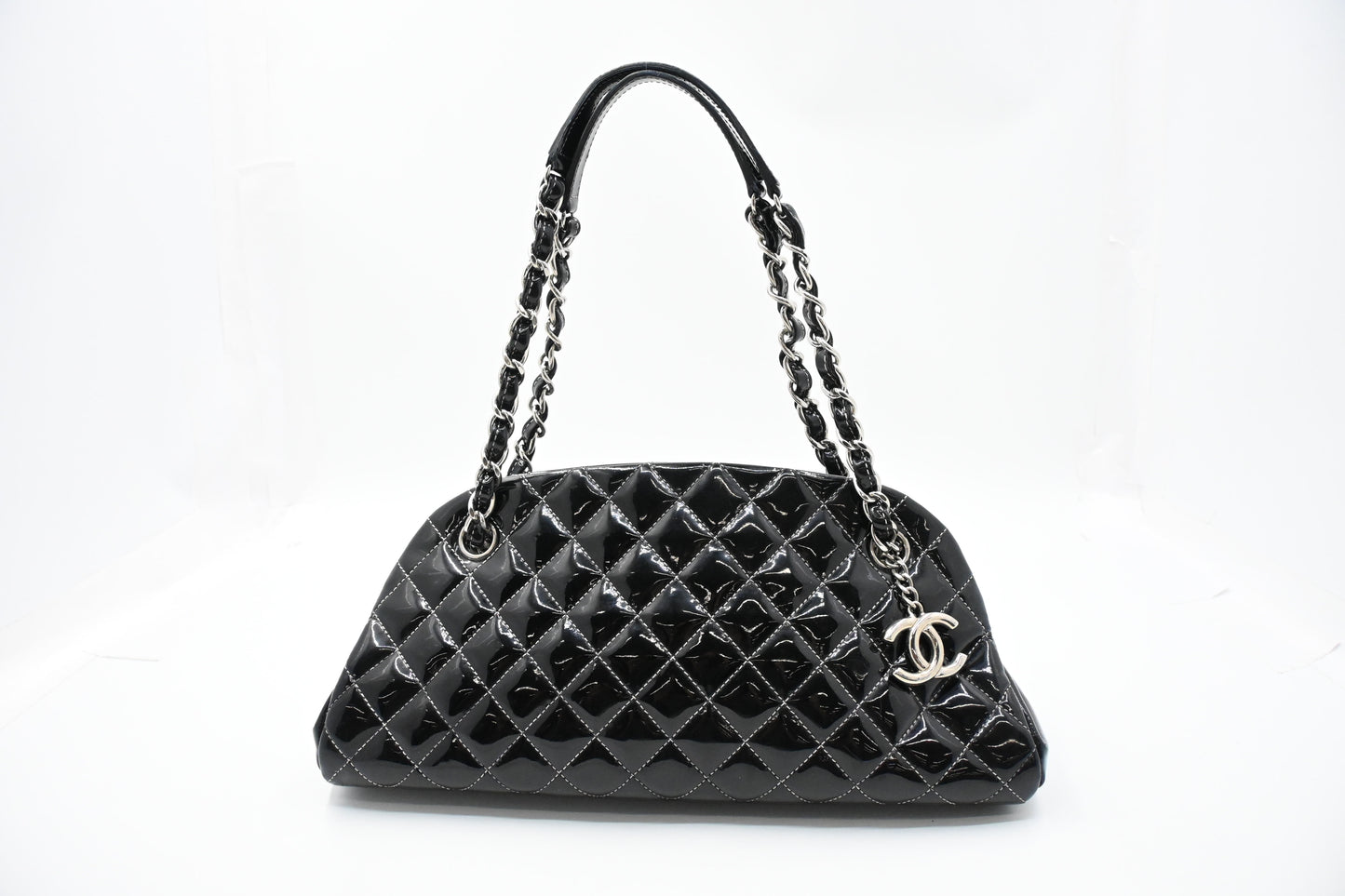 Chanel Shoulder Bag in Black Patent Leather