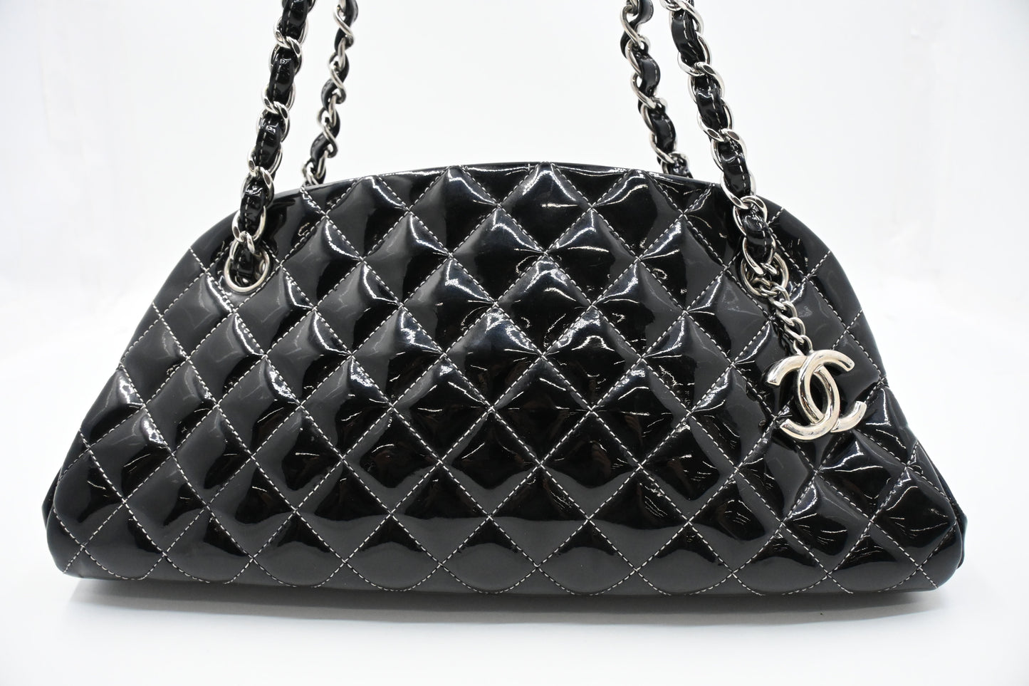 Chanel Shoulder Bag in Black Patent Leather