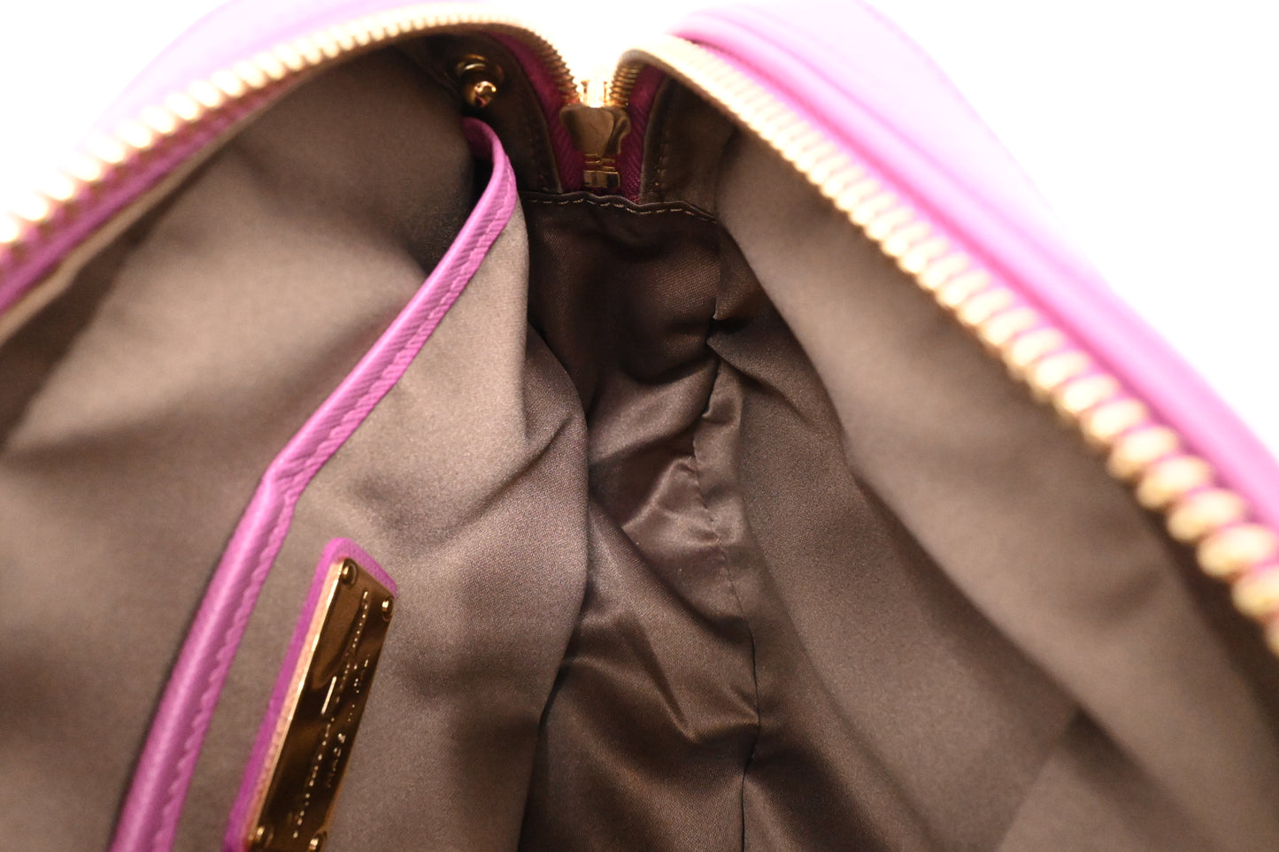 Ferragamo Vara Chain Crossbody in Pink Leather