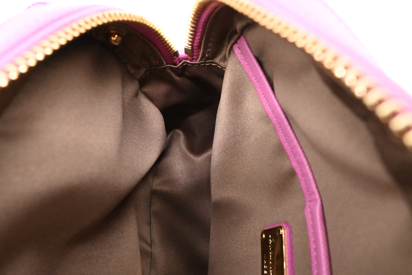 Ferragamo Vara Chain Crossbody in Pink Leather