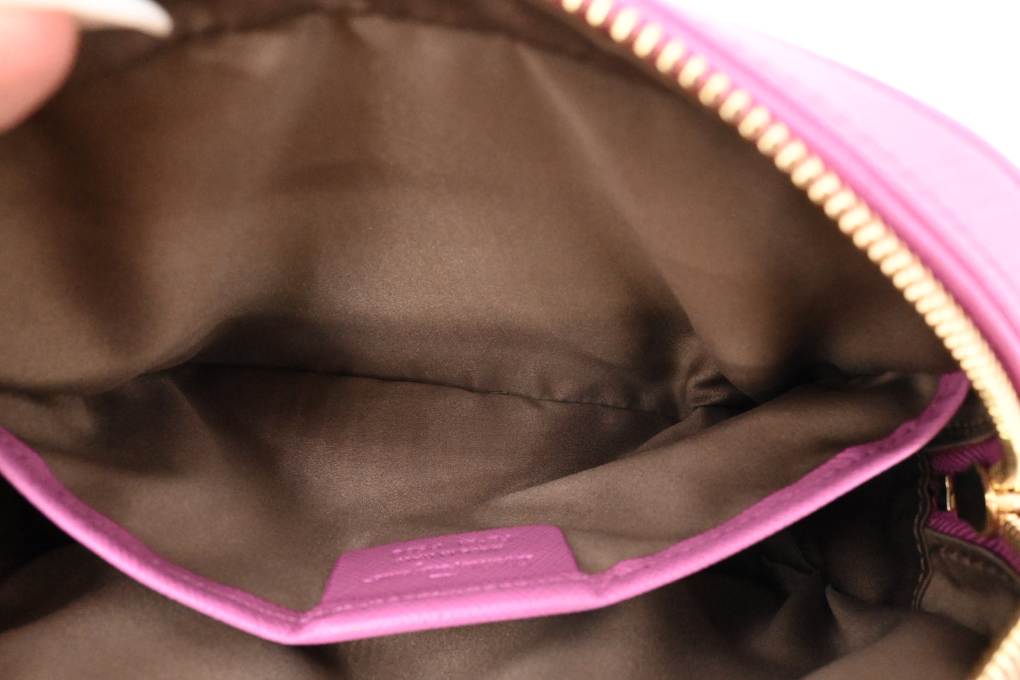 Ferragamo Vara Chain Crossbody in Pink Leather
