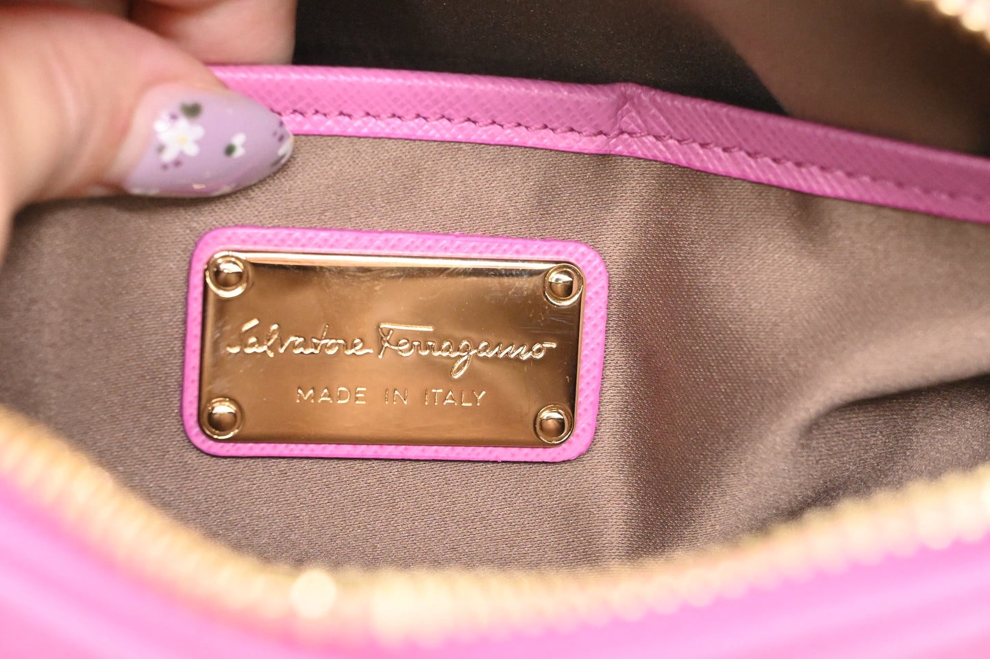 Ferragamo Vara Chain Crossbody in Pink Leather