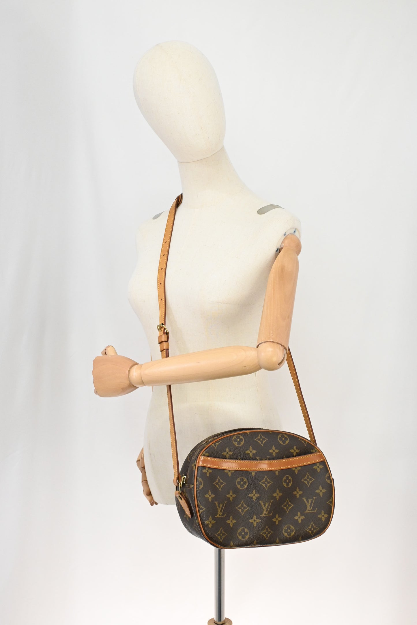 Louis Vuitton Blois in Monogram Canvas